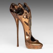 Paul Wunderlich (1927-2010), 'skull shoe', Ndeg 99/300, polished brass, H 20 cm