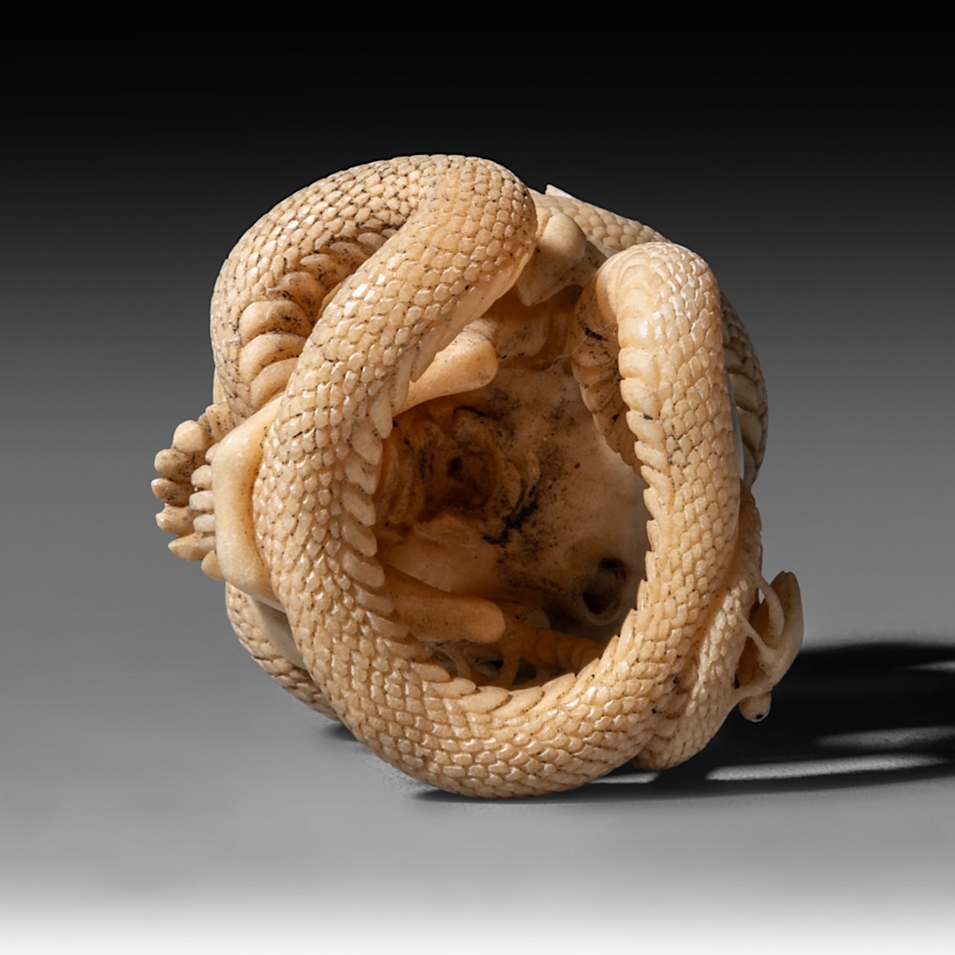A (German) skull and snake sculpture, bone, 18th - 19th century, H 7,9 cm - weight 79 g - Image 9 of 9