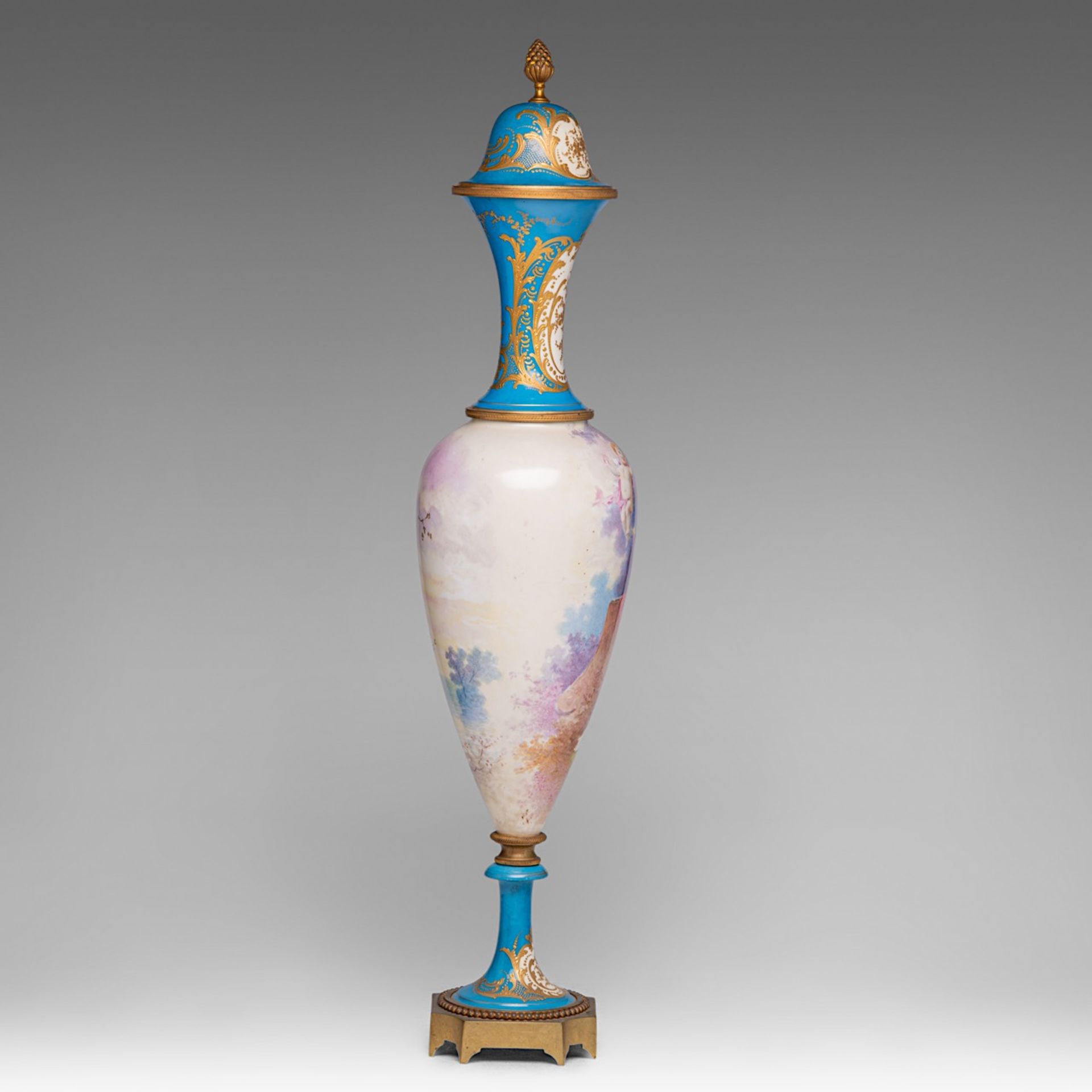 A fine oblong-shaped bleu Celeste ground Sevres vase, with hand-painted decoration of a beauty holdi - Bild 4 aus 8