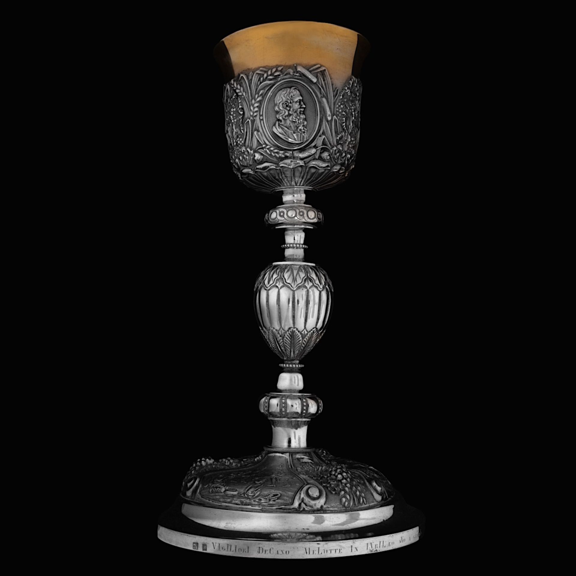 A Renaissance Revival 800/000 silver and gilt silver chalice with its matching paten, H 28 cm - dia - Image 5 of 13