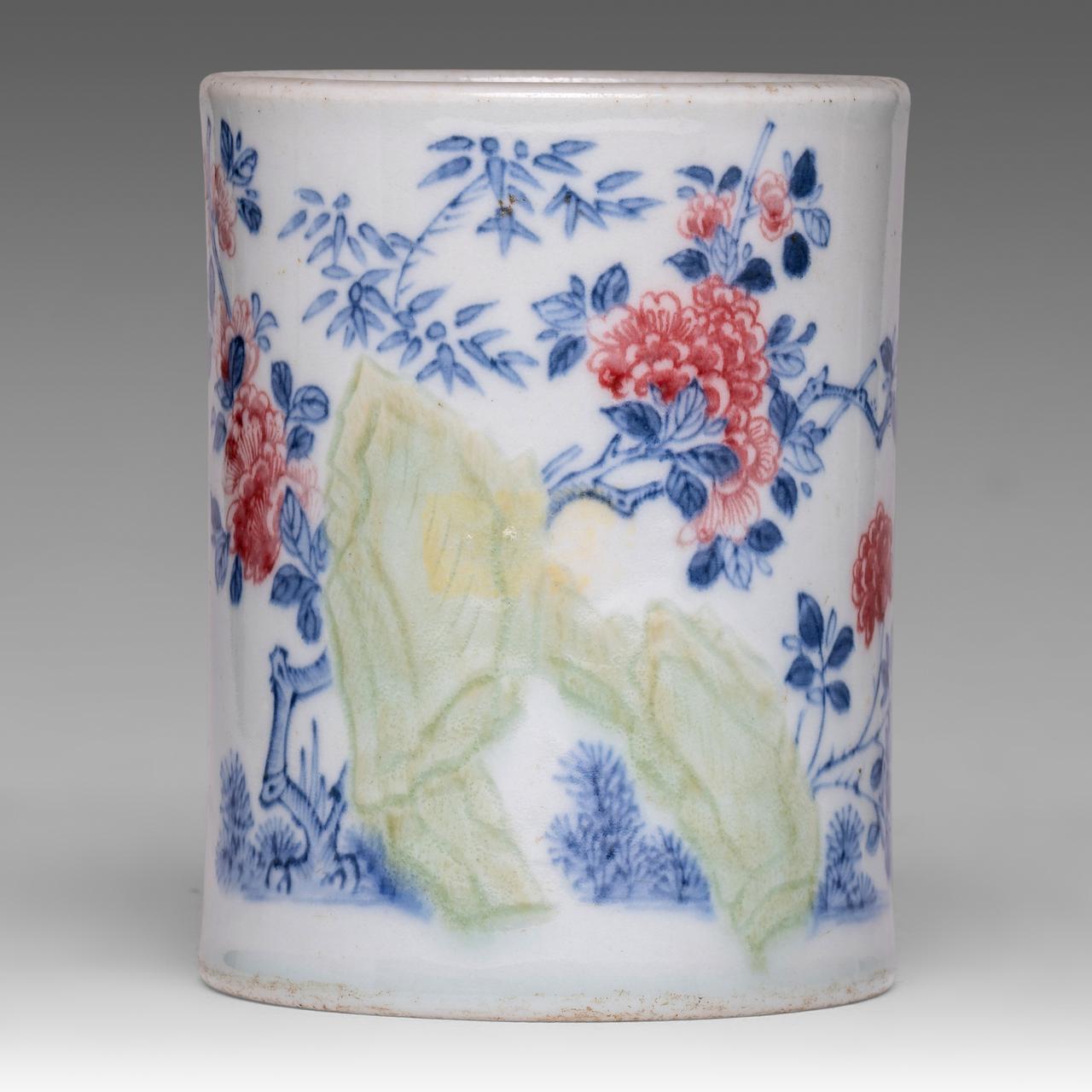 A Chinese blue and white and copper red 'Peony garden' brush pot, H 25,5 cm - Image 2 of 7