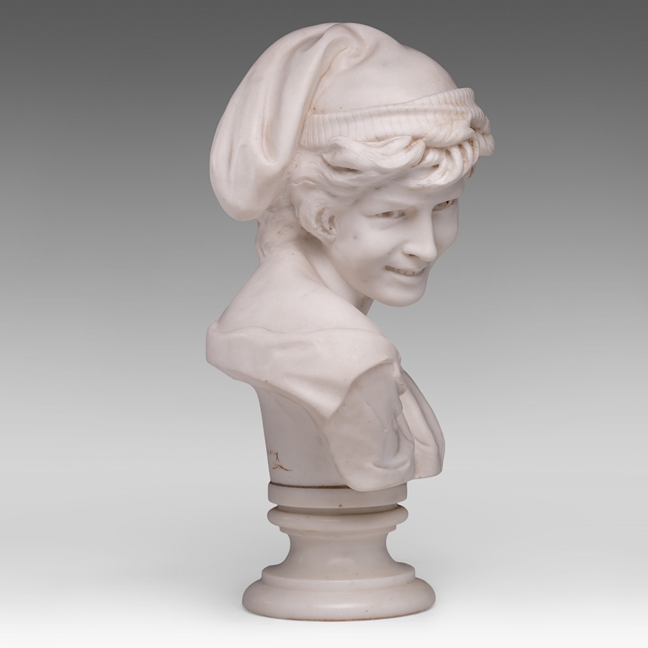 After Jean-Baptiste Carpeaux (1827-1875), 'Le Rieur Napolitian', Carrara marble bust, H 49 cm - Image 5 of 6