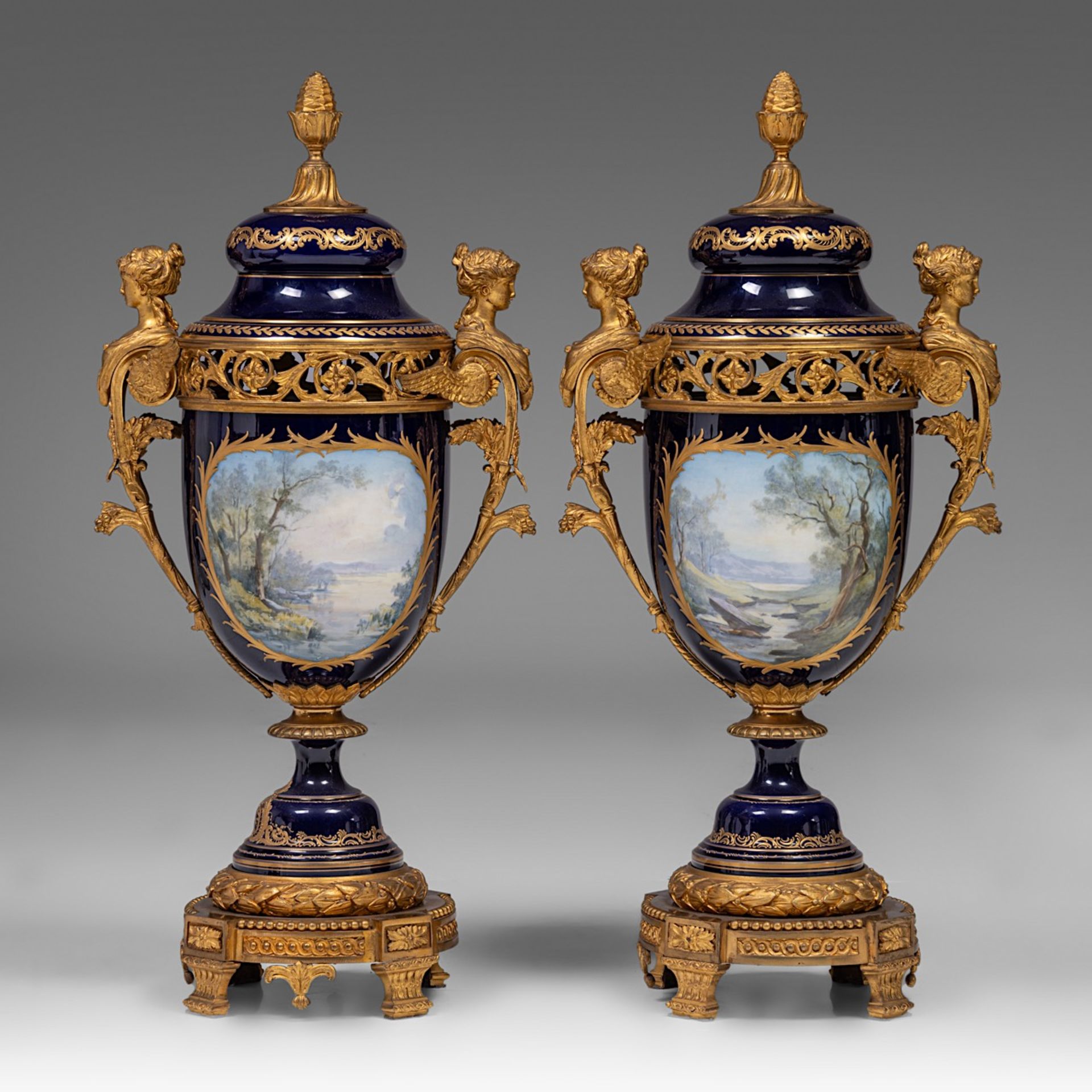 An imposing three-piece Sevres porcelain garniture set, H 53,5 - 72,5 cm - Bild 6 aus 22