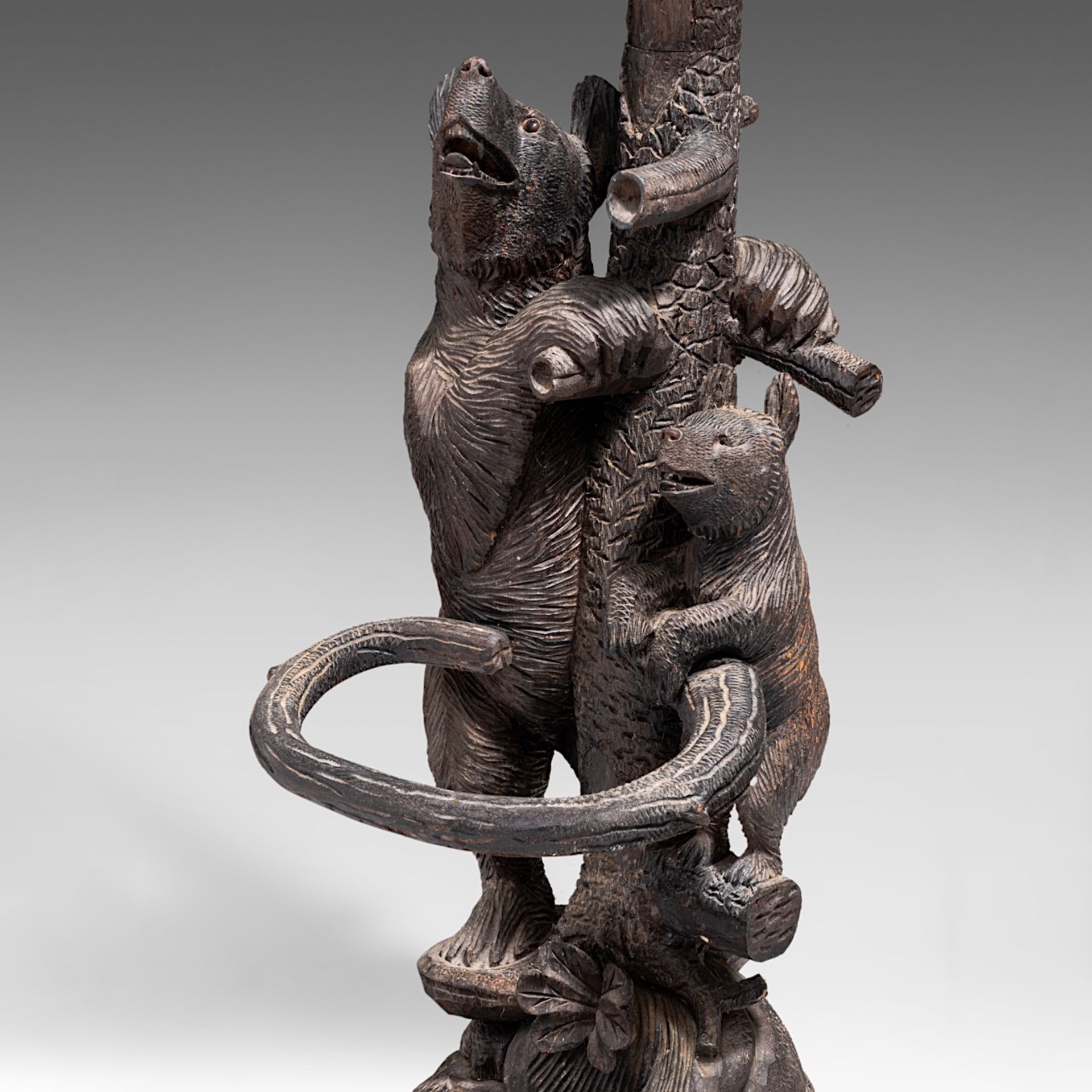 A 'Black Forest' carved wood bear coat and umbrella stand, H 194 cm - Image 7 of 8