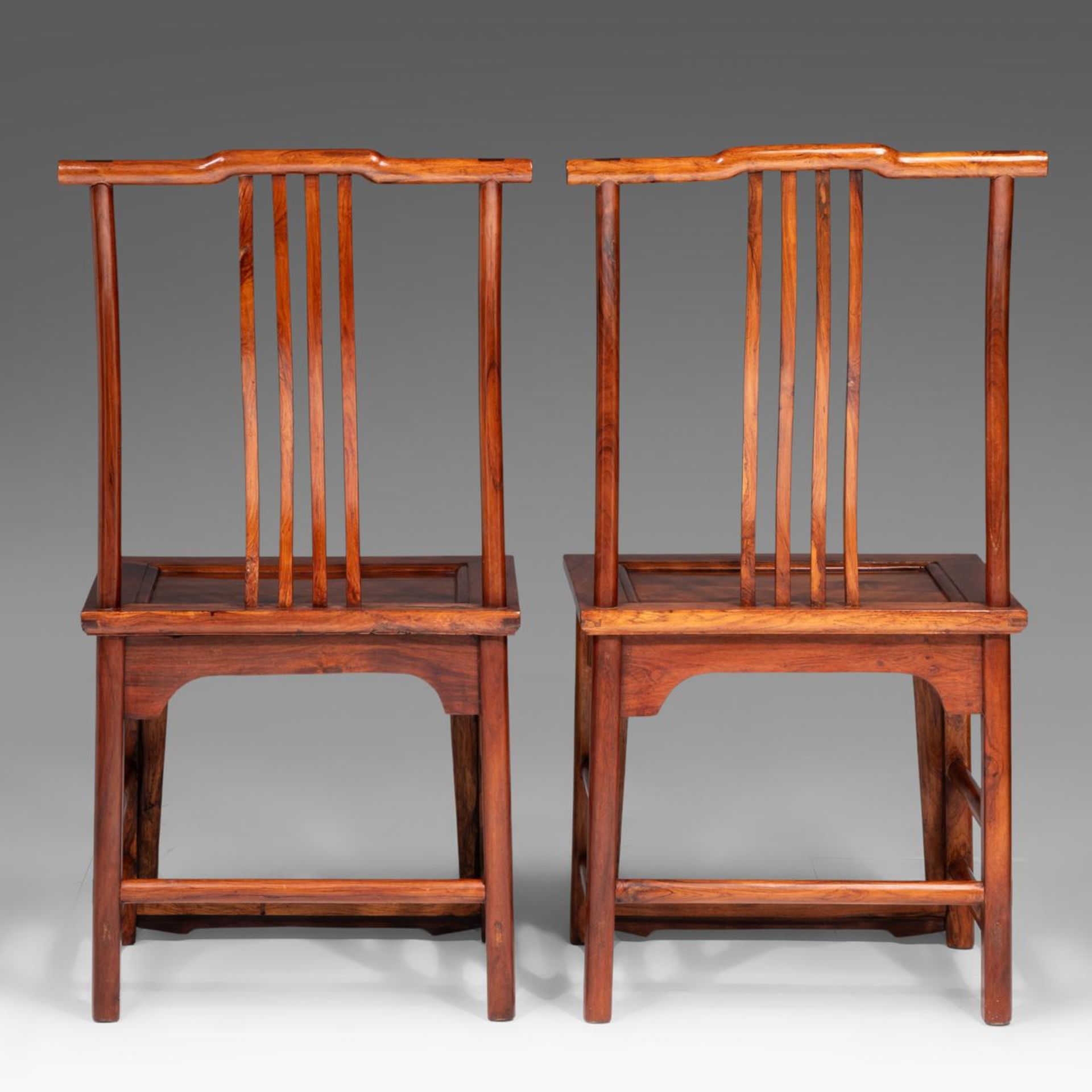A pair of fine Chinese huanghuali Ming style 'Guanmao' yoke-back side chairs, 20thC, Total H 104 cm - Image 4 of 11