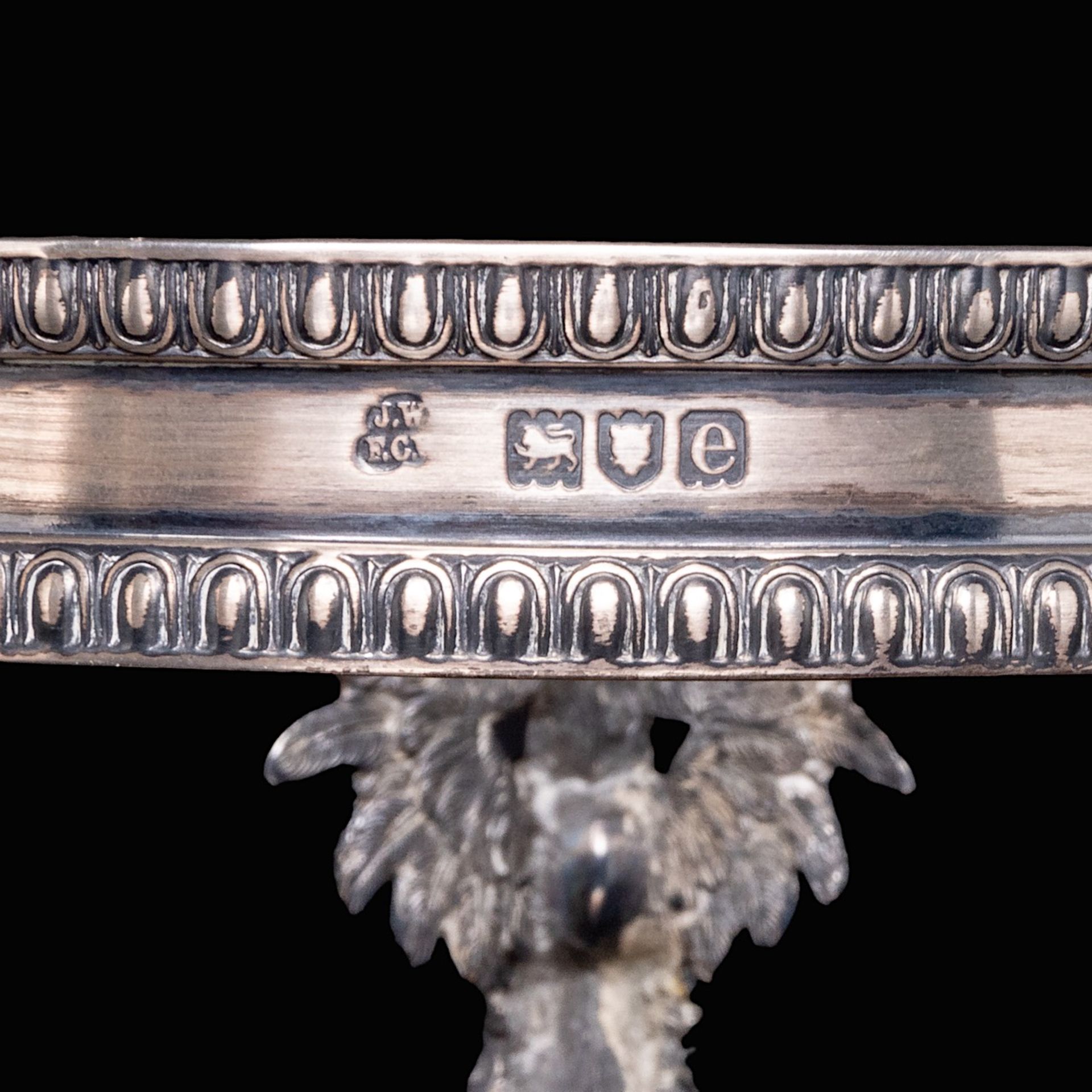 A Neoclassical English silver punchbowl, London hallmarks, year letter E (1900-1901), maker's mark J - Image 8 of 8