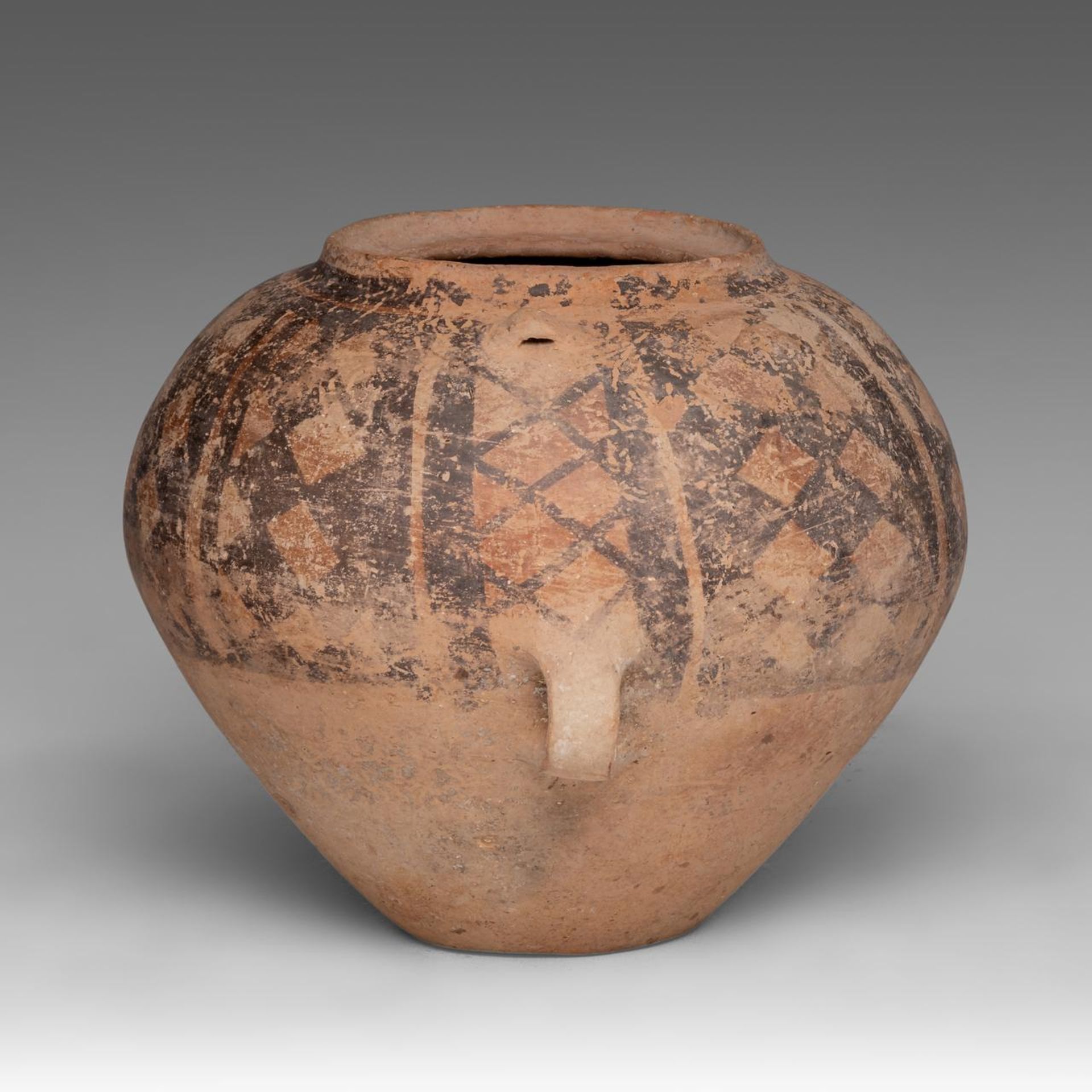 A Chinese Neolithic Yangshao/Majiayao culture painted pottery jar, Banshan-type, H 22 cm - Bild 4 aus 6