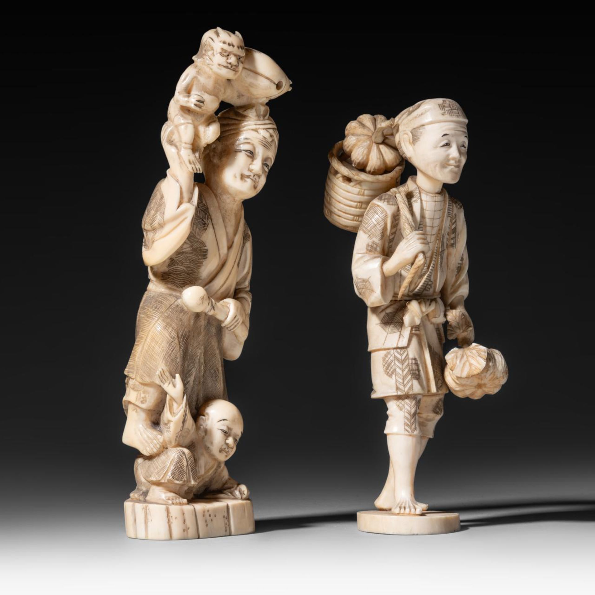 Two Japanese walrus ivory figures, Taisho, H 21,4 - 18,5 cm / 528 - 314 g - Image 7 of 9