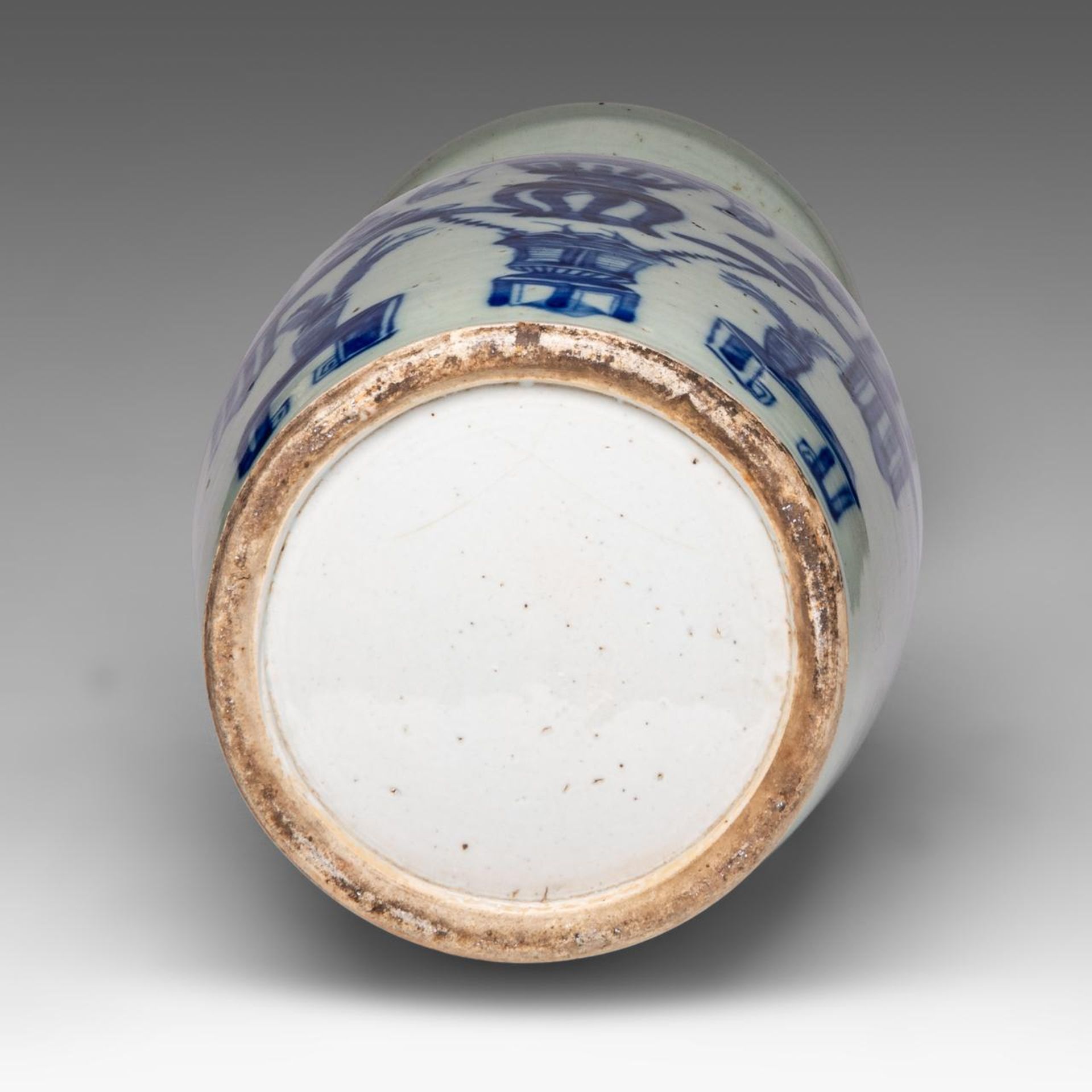 A Chinese blue and white on celadon ground 'Antiquities' vase, 19thC, H 57 cm - Bild 6 aus 6