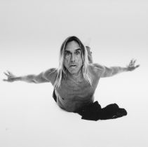 Xavier Martin (1950), 'Angel', Iggy Pop, silver gelatine print, Ndeg 5/30 59 x 59 cm. (23.2 x 23.2 i