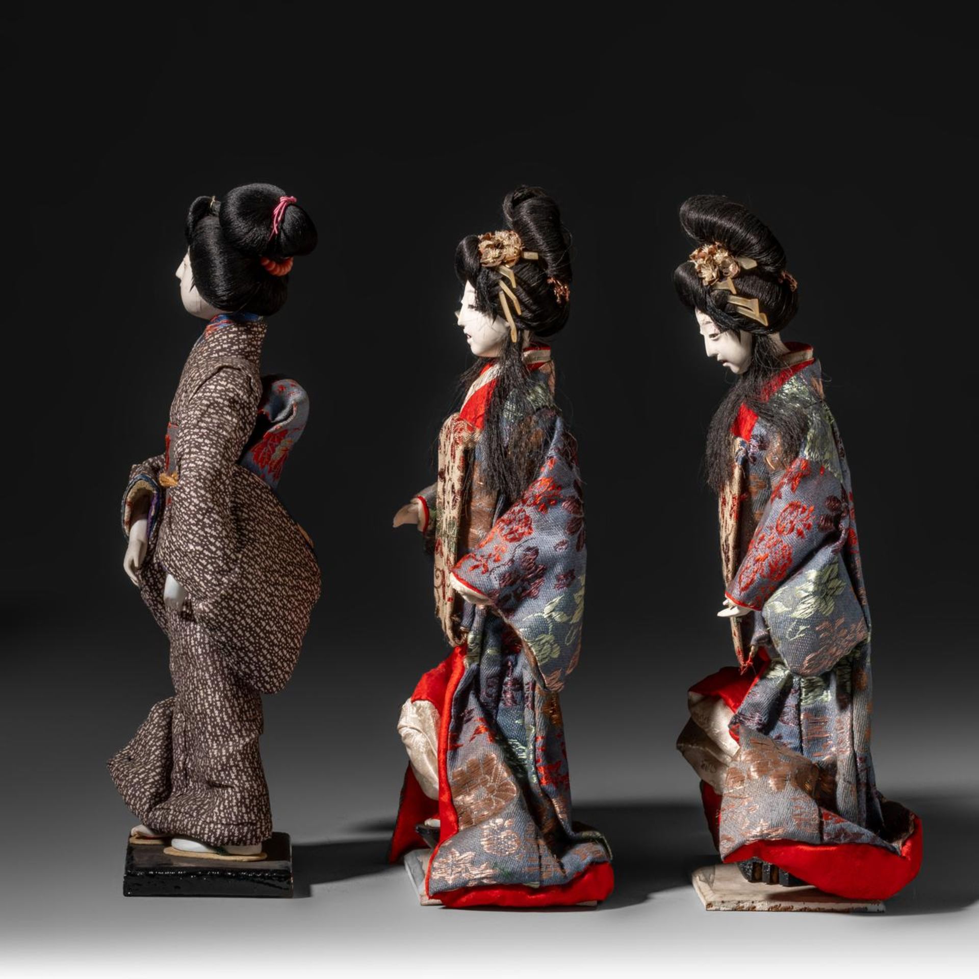 A collection of five Isho Ningyo costume display dolls, Meiji/Taisho period, tallest H 27,5 cm - Image 3 of 9