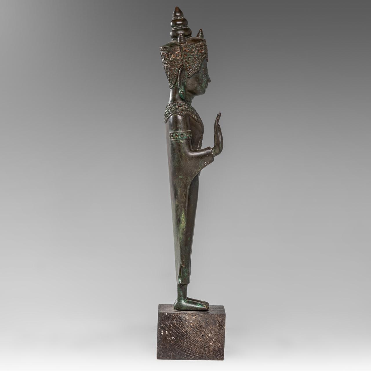 A Thai bronze figure of standing crowned Buddha, Ayutthaya style, 19thC, H 39,8 cm - Image 5 of 6