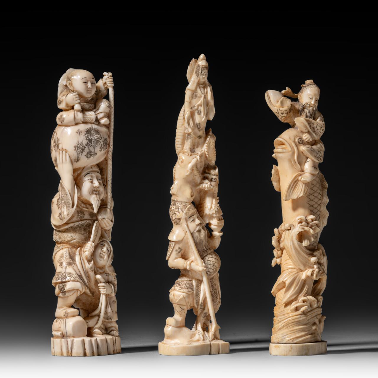 Three Japanese walrus ivory figures, Taisho, H 21,2 - 22,3 - 20,5 cm / 442 - 233 - 275 g - Image 7 of 9