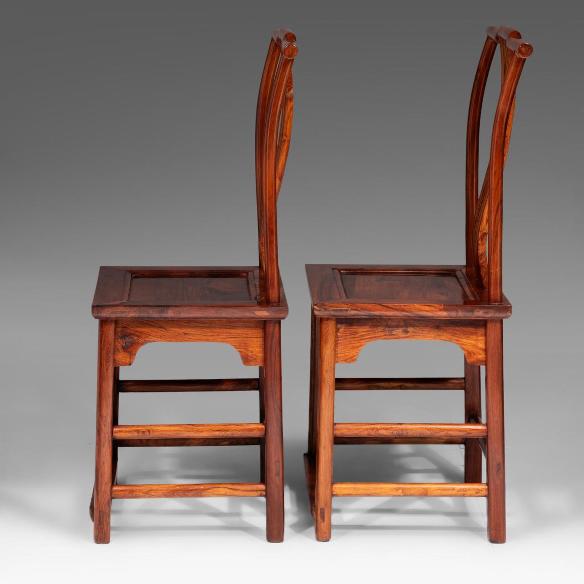 A pair of fine Chinese huanghuali Ming style 'Guanmao' yoke-back side chairs, 20thC, Total H 104 cm - Image 3 of 11