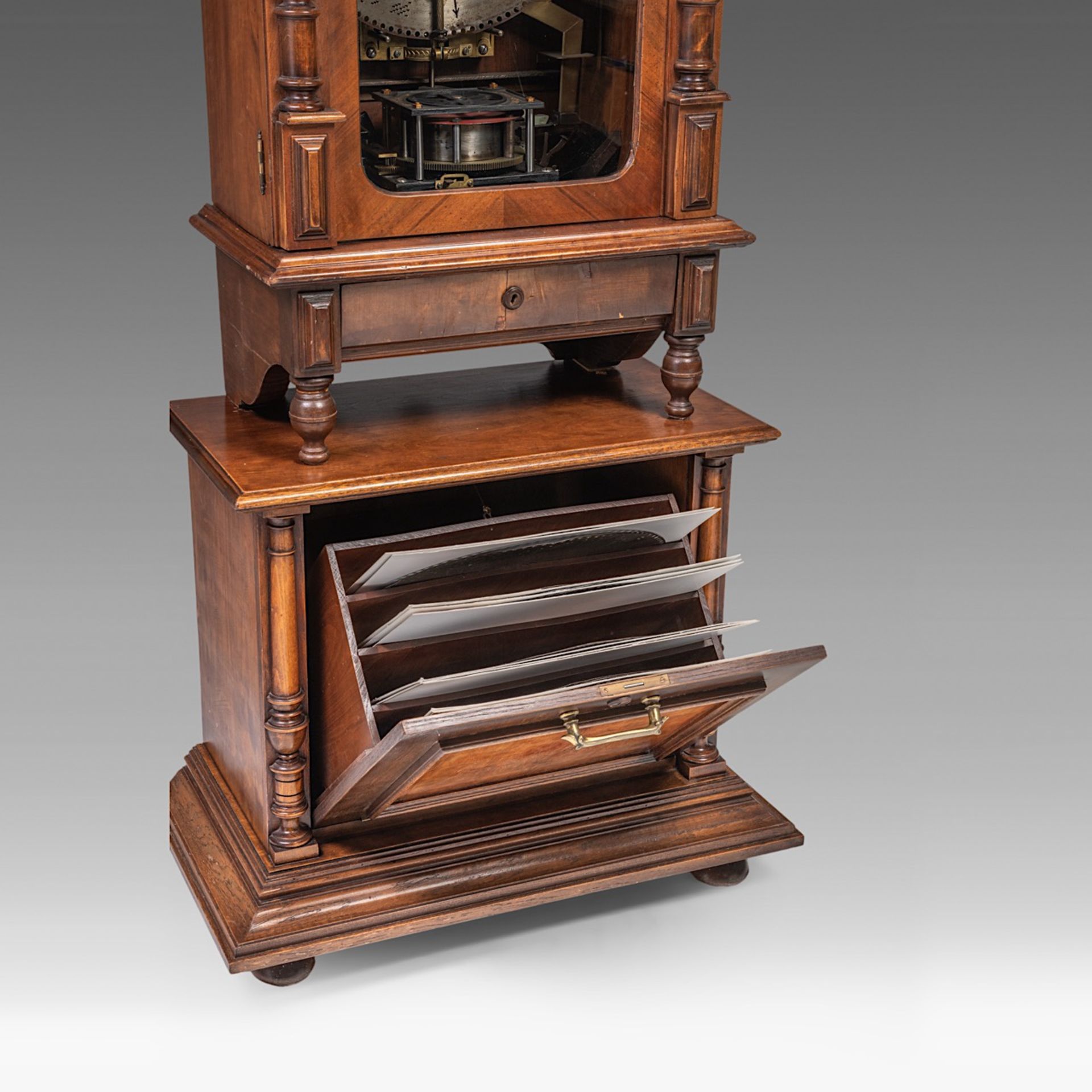 An impressive Biedermeier walnut music automation symphonion, ca. 1880, H 210 - W 72 - D 42 cm - Bild 8 aus 22