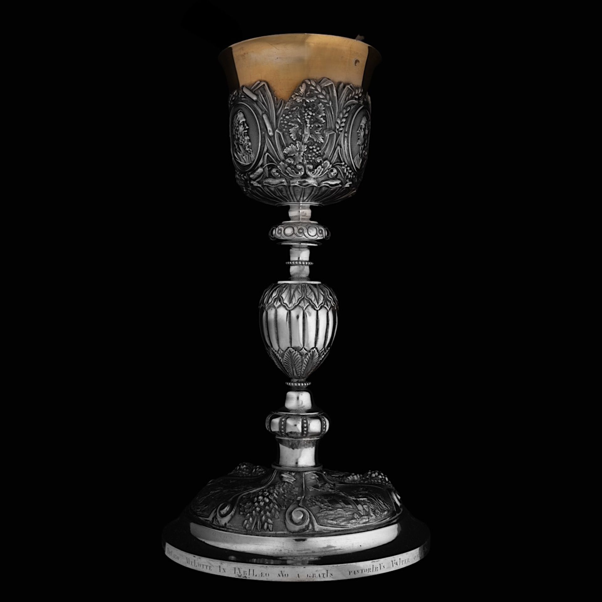 A Renaissance Revival 800/000 silver and gilt silver chalice with its matching paten, H 28 cm - dia - Image 4 of 13