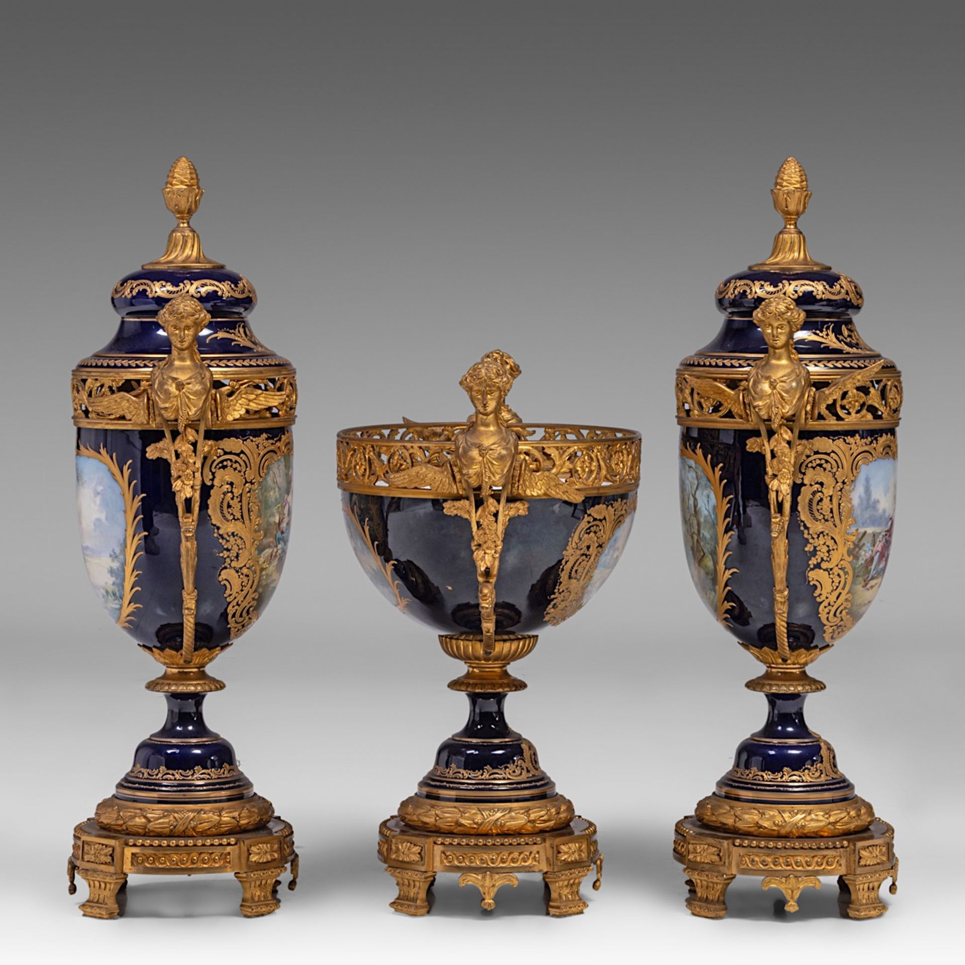 An imposing three-piece Sevres porcelain garniture set, H 53,5 - 72,5 cm - Bild 3 aus 22