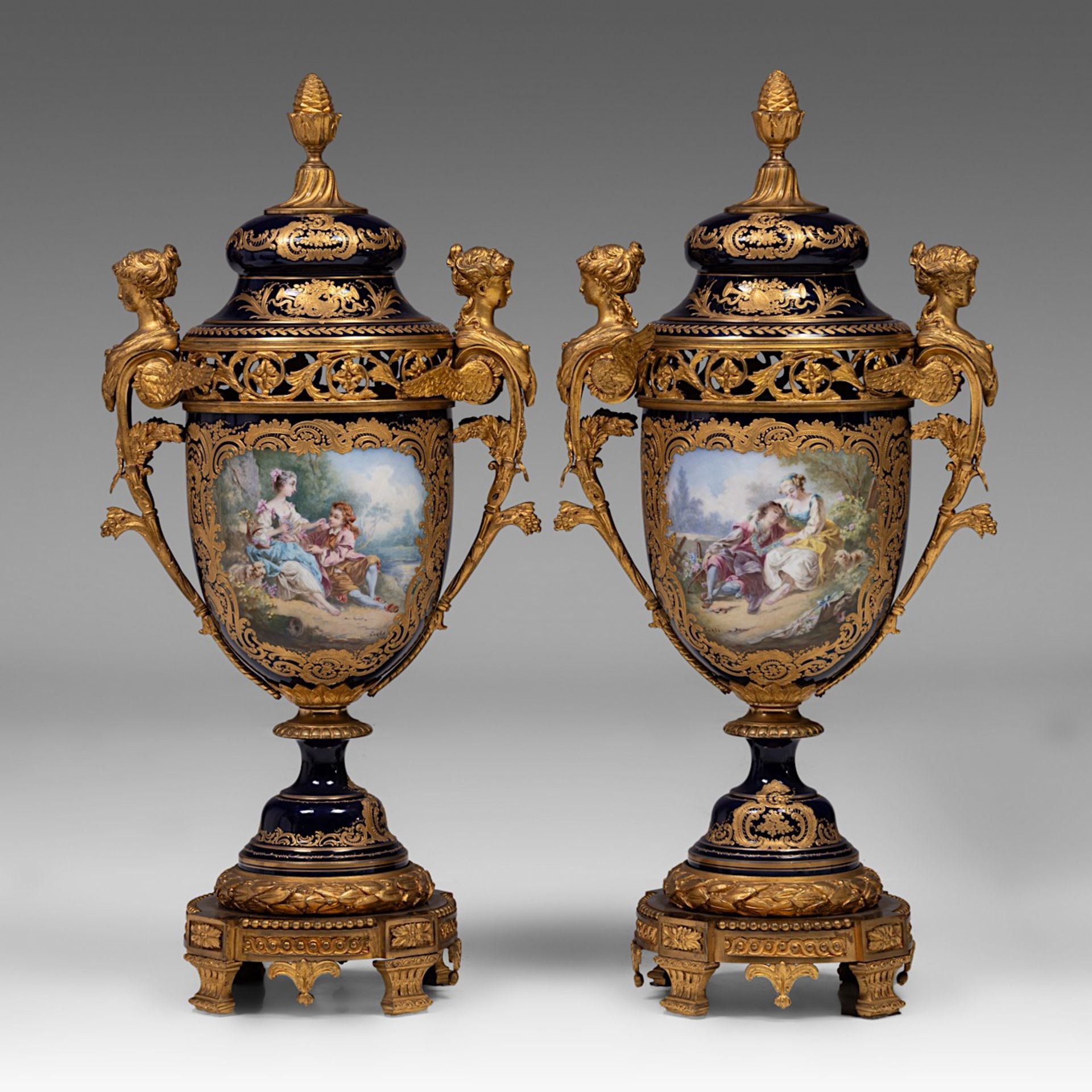 An imposing three-piece Sevres porcelain garniture set, H 53,5 - 72,5 cm - Bild 5 aus 22