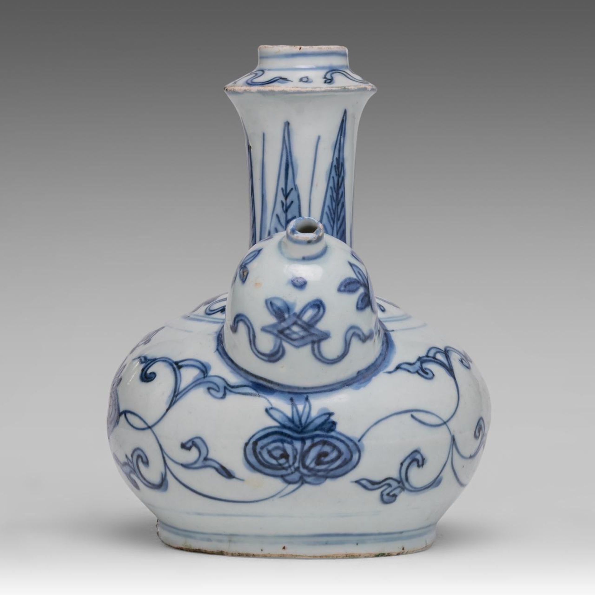 A Chinese blue and white 'Pomegranate' kendi jug, Ming dynasty, H 18 cm - Image 4 of 6