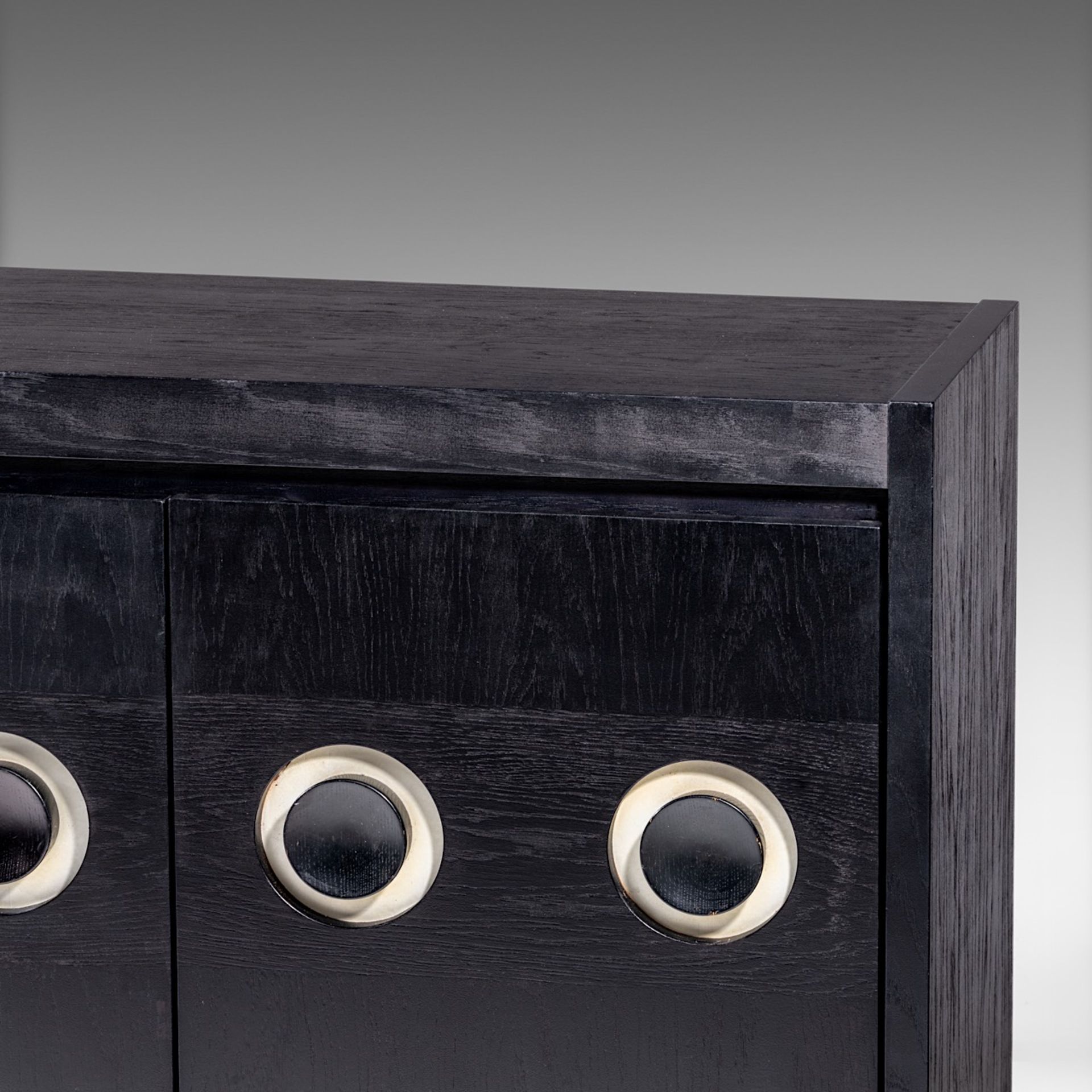 A large design black stained oak De Coene Brutalist sideboard, H 107,5 - W 259 - D 45,5 cm - Image 10 of 10