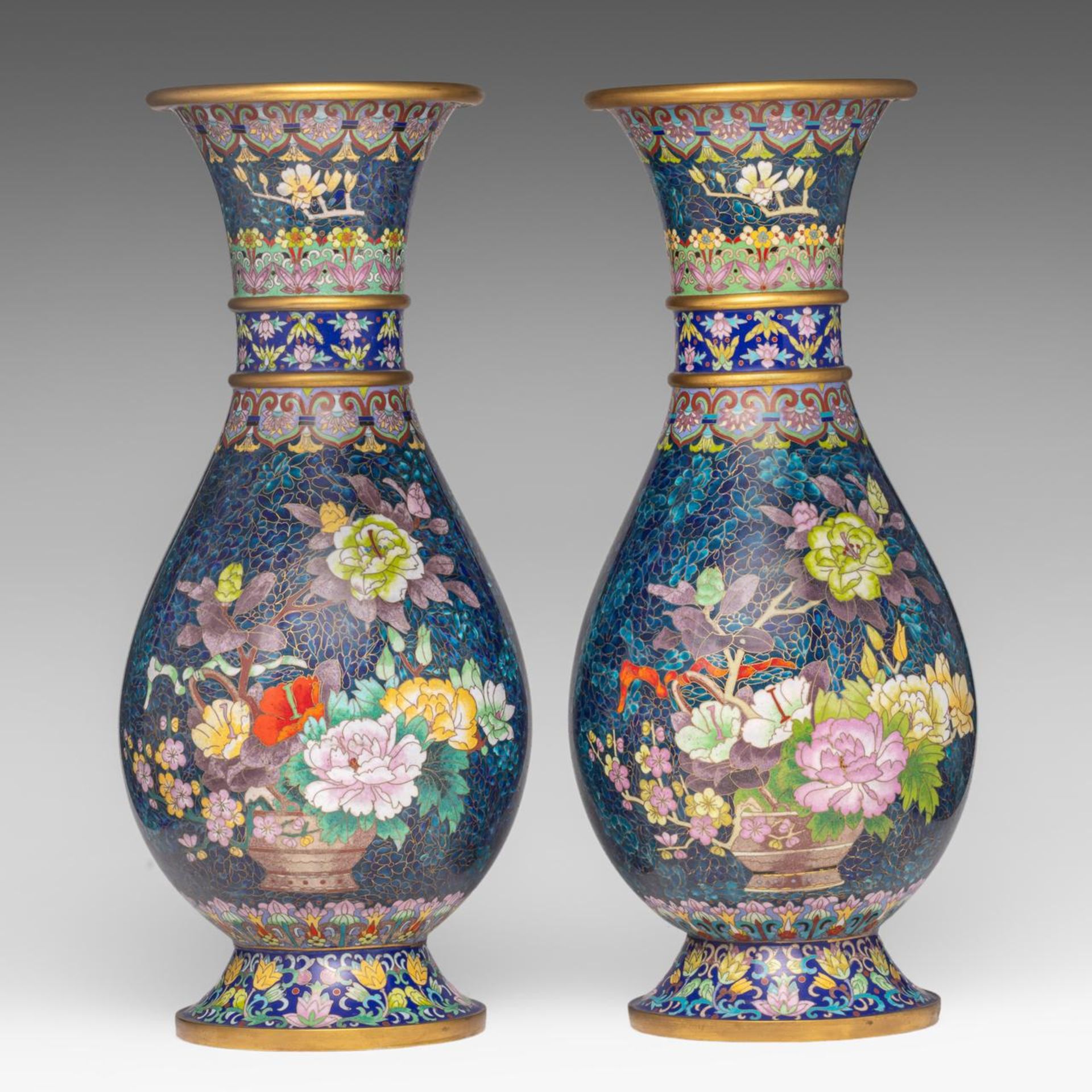 A pair of Chinese cloisonne enamelled 'Flower basket' vases, 20thC, H 52,5 cm - Image 3 of 6