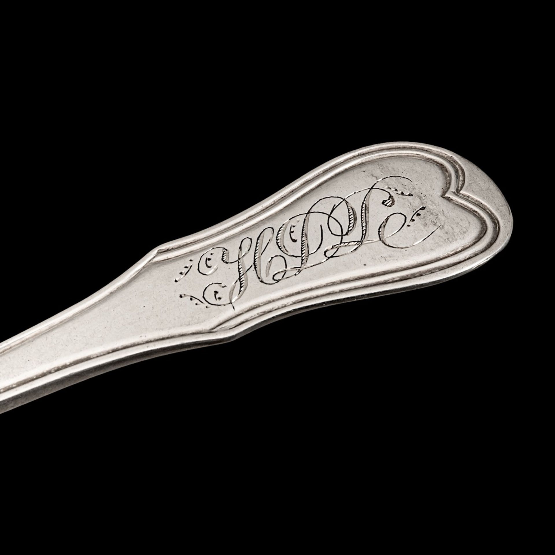 A late 18thC set of 17 forks and 18 spoons, Louvain and other hallmarks, weight: ca 2434 g - Image 6 of 6