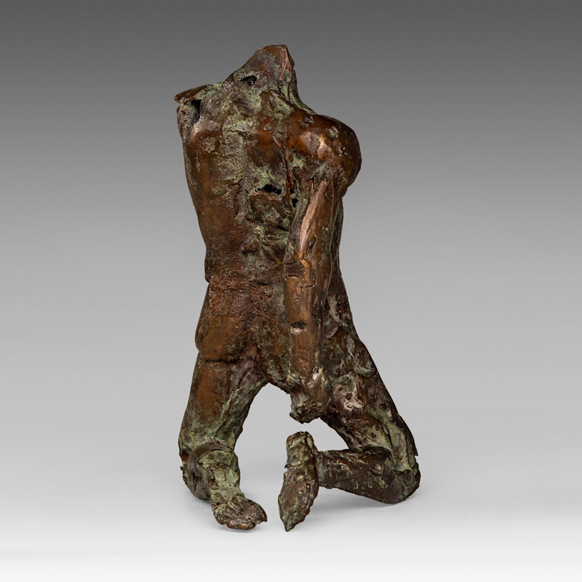 Jan Desmarets (1961), kneeling man, patinated bronze, 5/8 26.5 cm. (10.4 in.) - Image 4 of 7