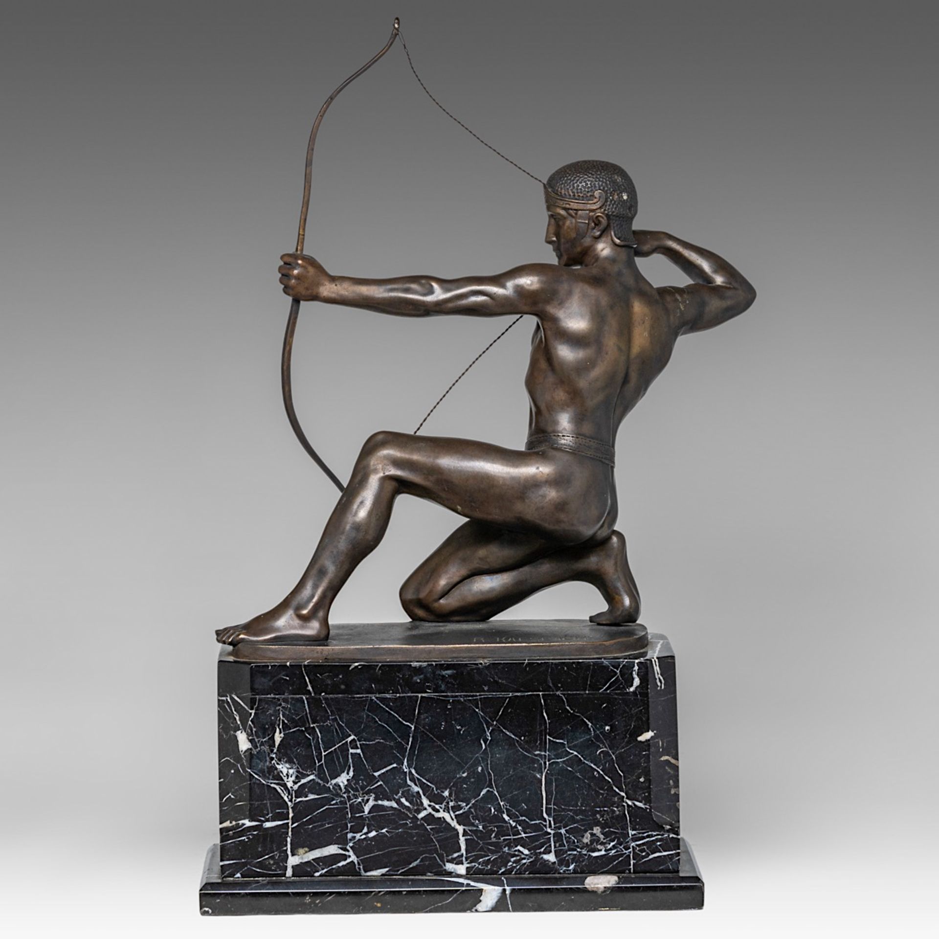 Rudolf Kaesbach (1873-1955), Spartan archer, patinated bronze Art Deco sculpture on a marble base, H - Bild 5 aus 9