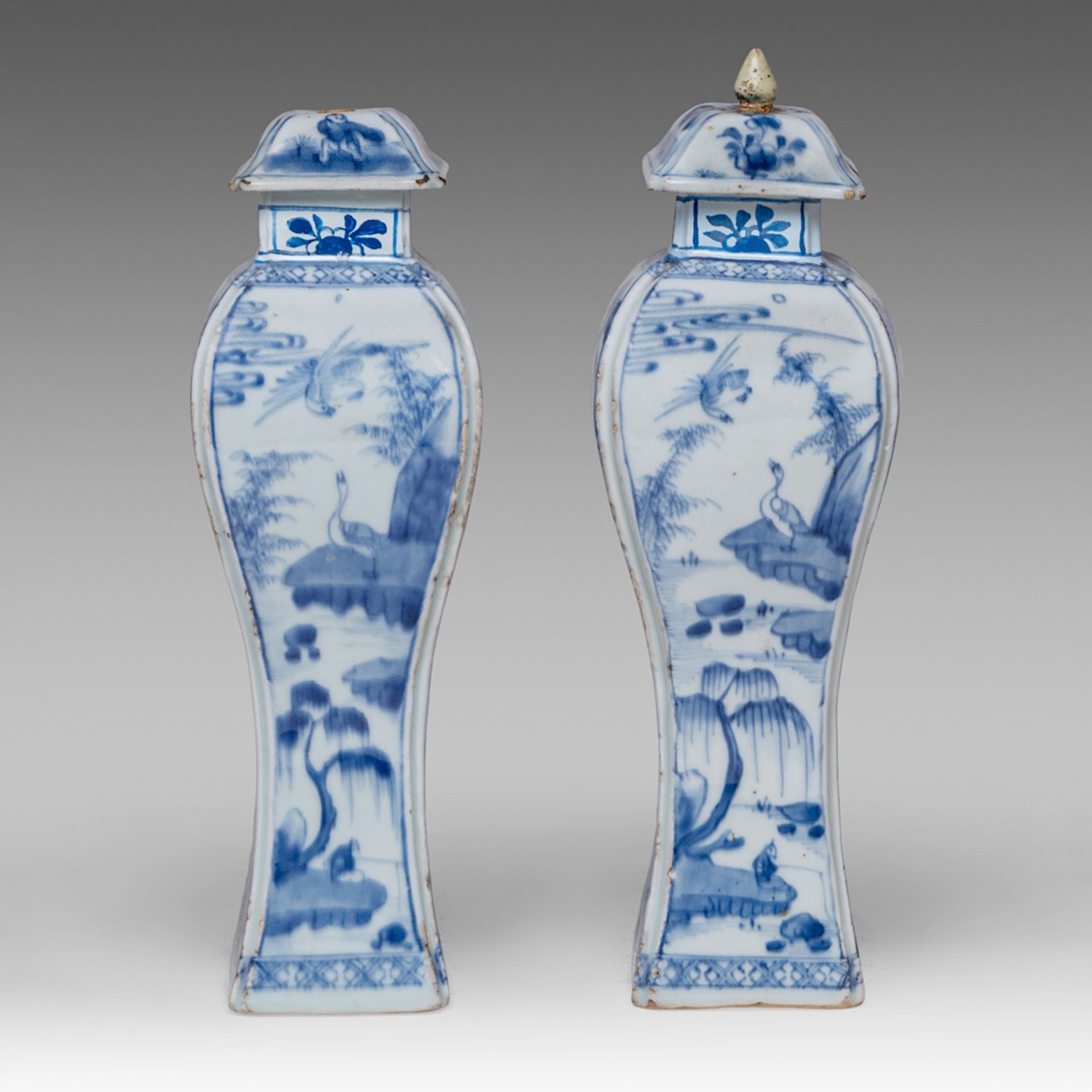 A pair of Chinese blue and white 'Beauty and Playful Boy' quadrangular baluster vase, Kangxi period, - Bild 4 aus 8