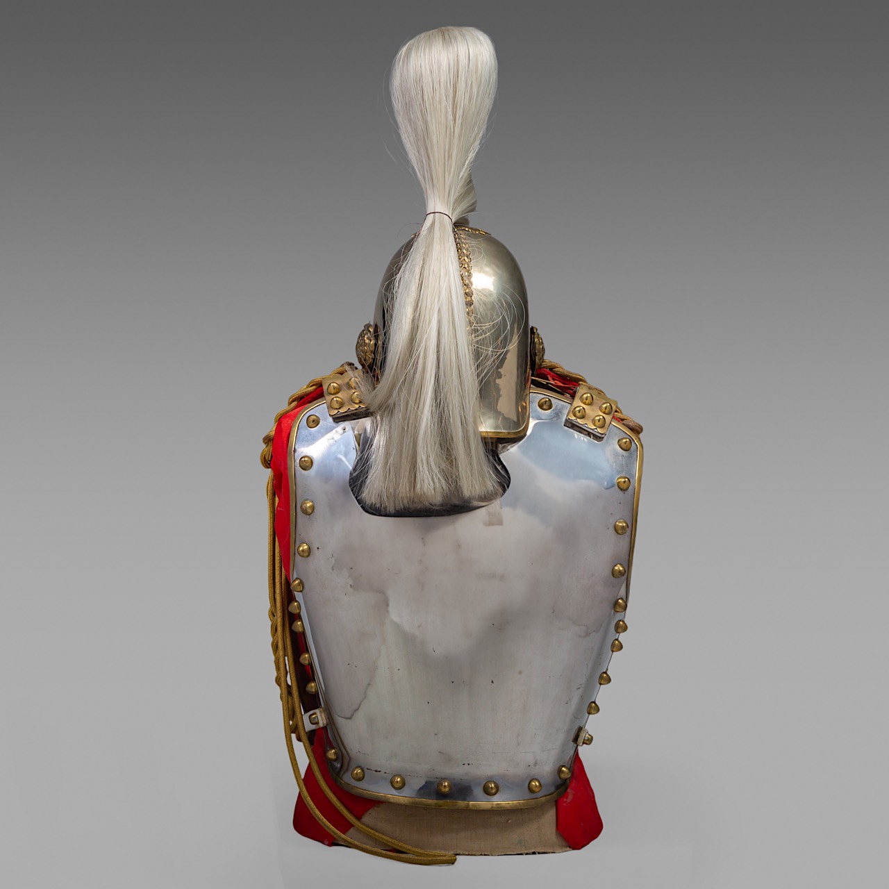 cuirass and helmet of the Royal Horse guards, metal and brass,1952 (Eliabeth II) 88 x 36 x 44 cm. (3 - Image 4 of 6