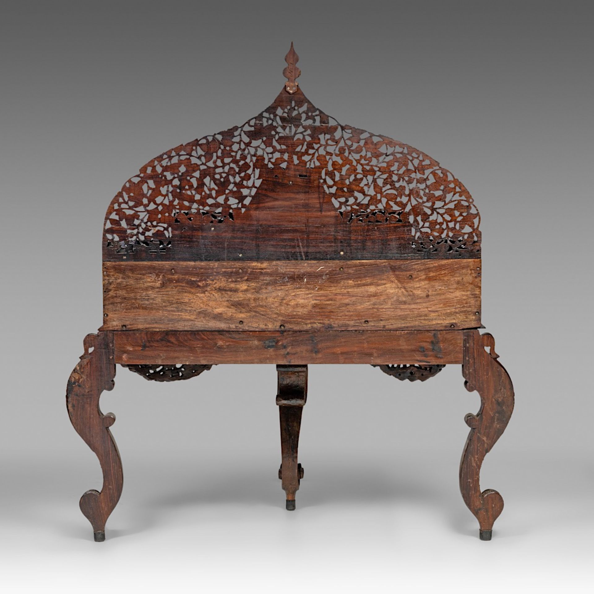 A carved hardwood Anglo-Indian console, 19thC, H 175 cm - W 160 cm - D 65 cm - Bild 4 aus 5
