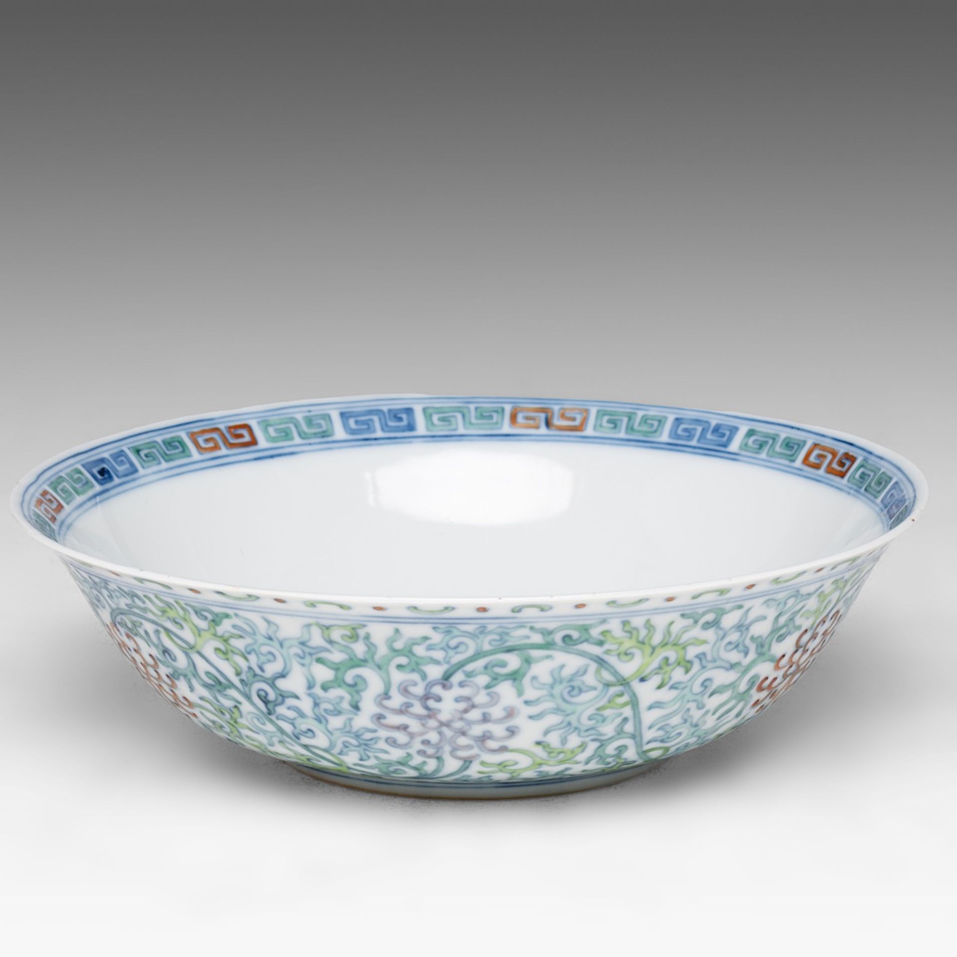 A Chinese doucai 'Scrolling Chrysanthemum' deep plate, Guangxu mark and of the period, dia 23 cm - Image 6 of 7
