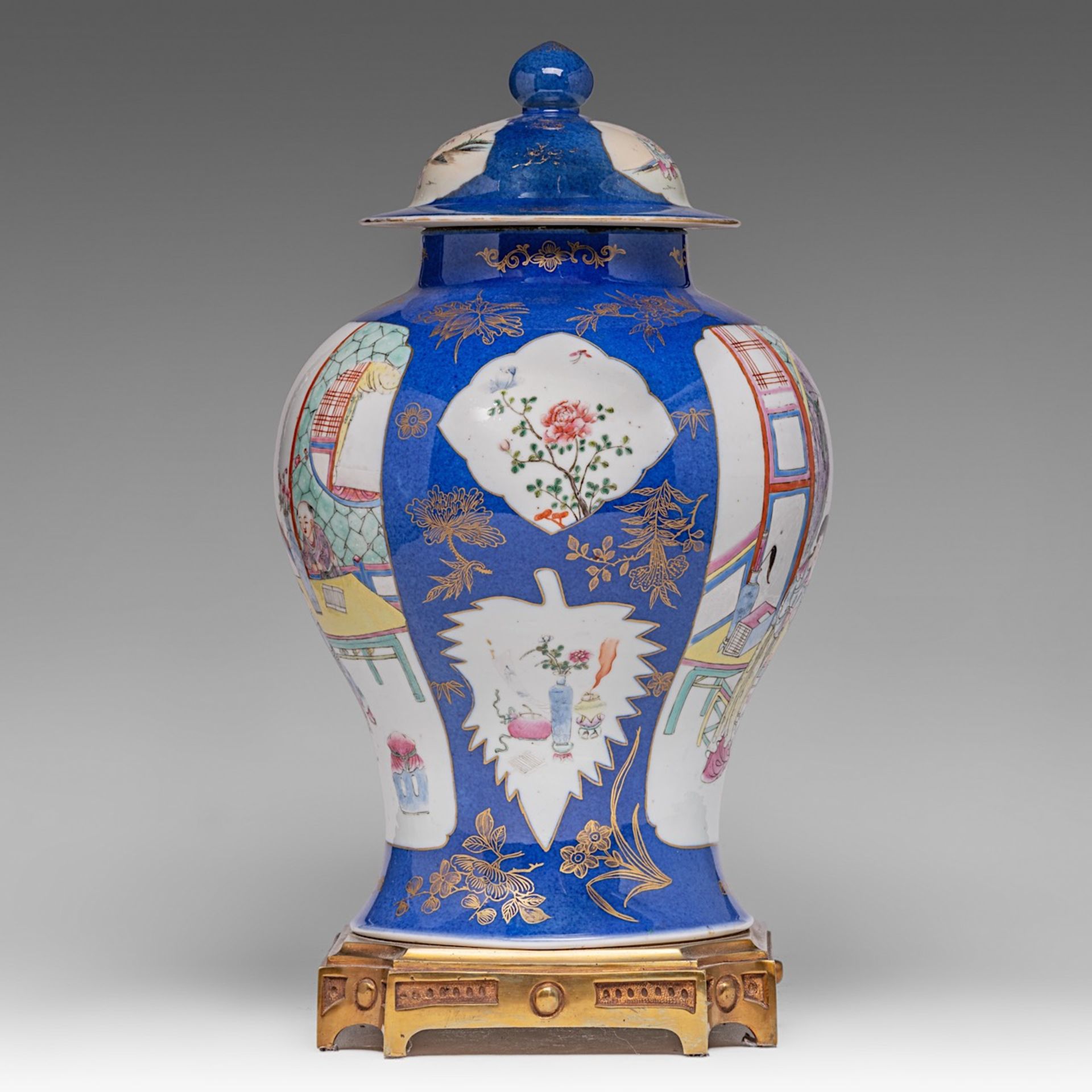 A fine Chinese famille rose and blue ground 'Beauties in a Chamber' vase and cover, Republic period, - Bild 2 aus 9
