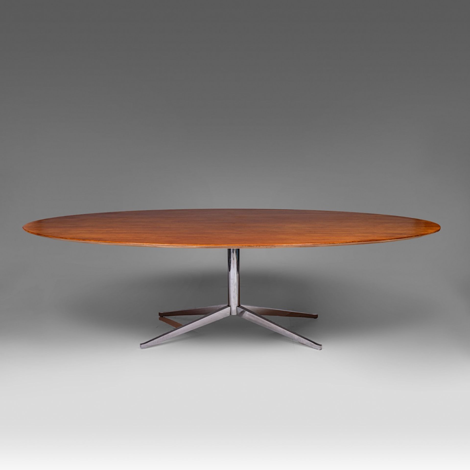 A design dining table by Florence Knoll, walnut table top on a chromed metal frame, H 72 - W 200 - D - Bild 2 aus 6