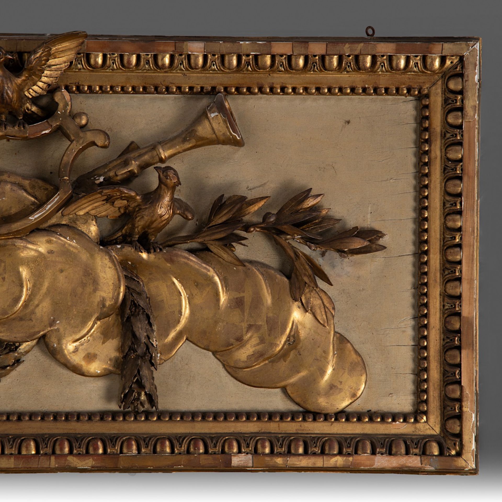 A Louis XVI giltwood trumeau mirror, decorated with a trophy on top, H 270 - W 118 cm - Bild 7 aus 8