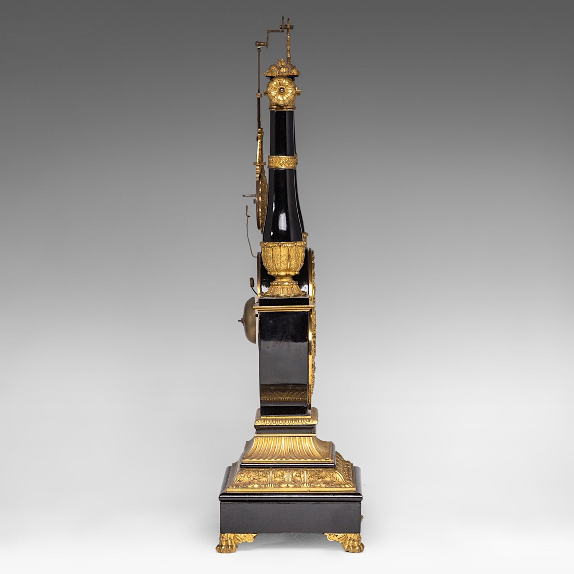 A French Restoration black lacquered and gilt bronze mounted lyre-shaped mantle clock, H 58 cm - Image 5 of 8