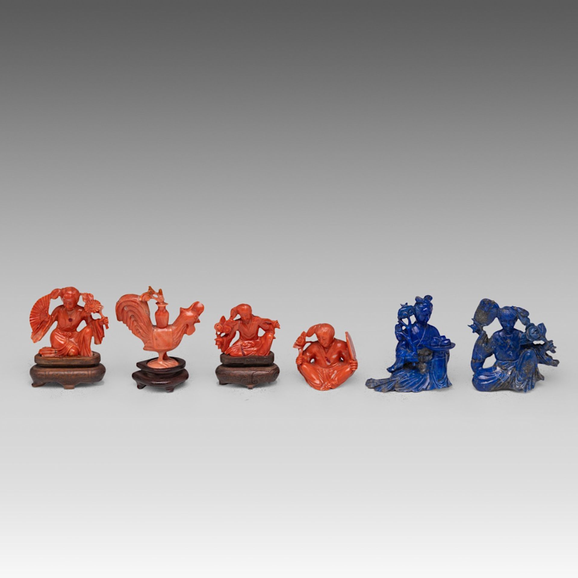 A small collection of Chinese turquoise, lapis lazuli, and red coral carvings, late Qing (late 19thC - Bild 5 aus 6
