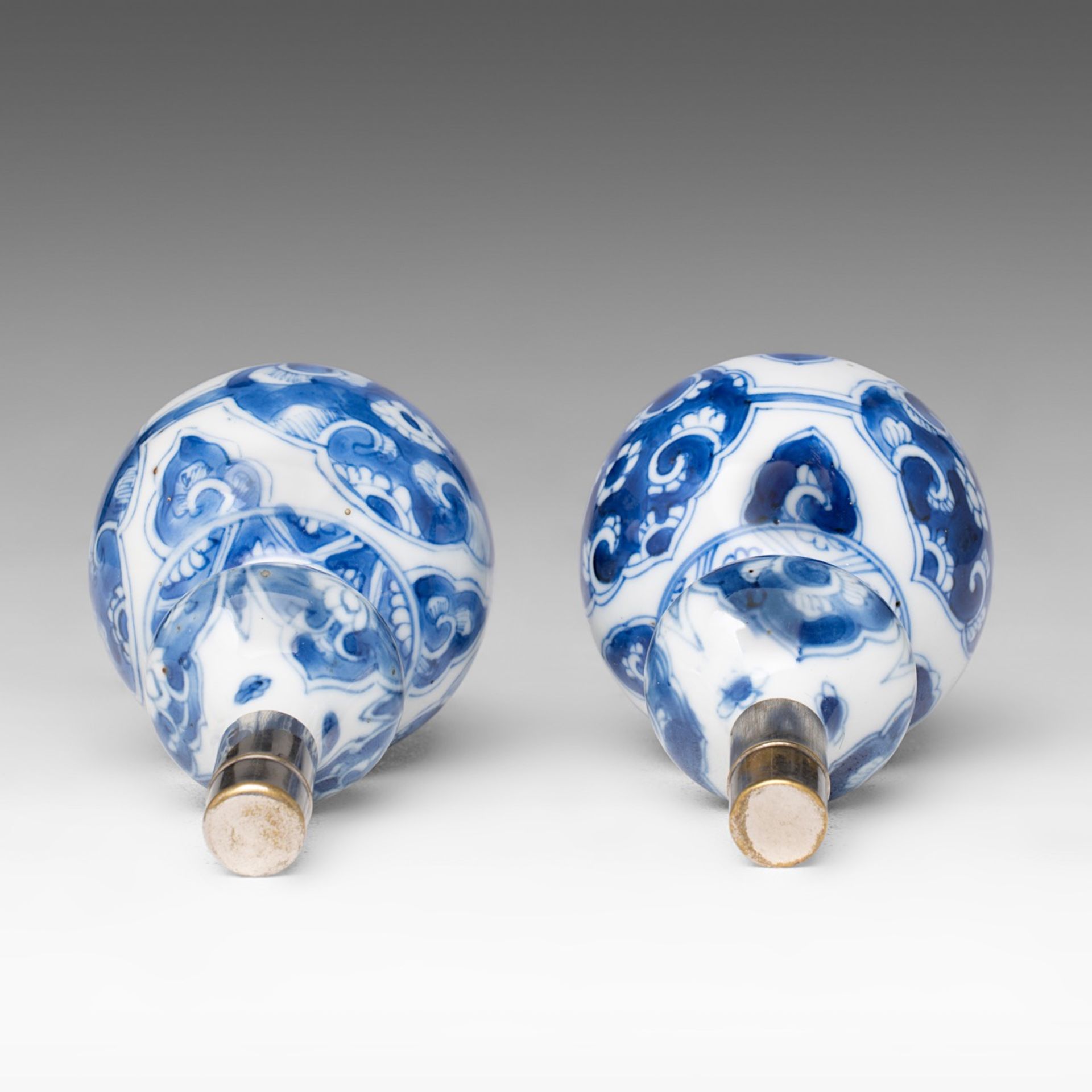 Two Chinese blue and white floral decorated double gourd vases, Kangxi period, H 13 cm - Image 5 of 6
