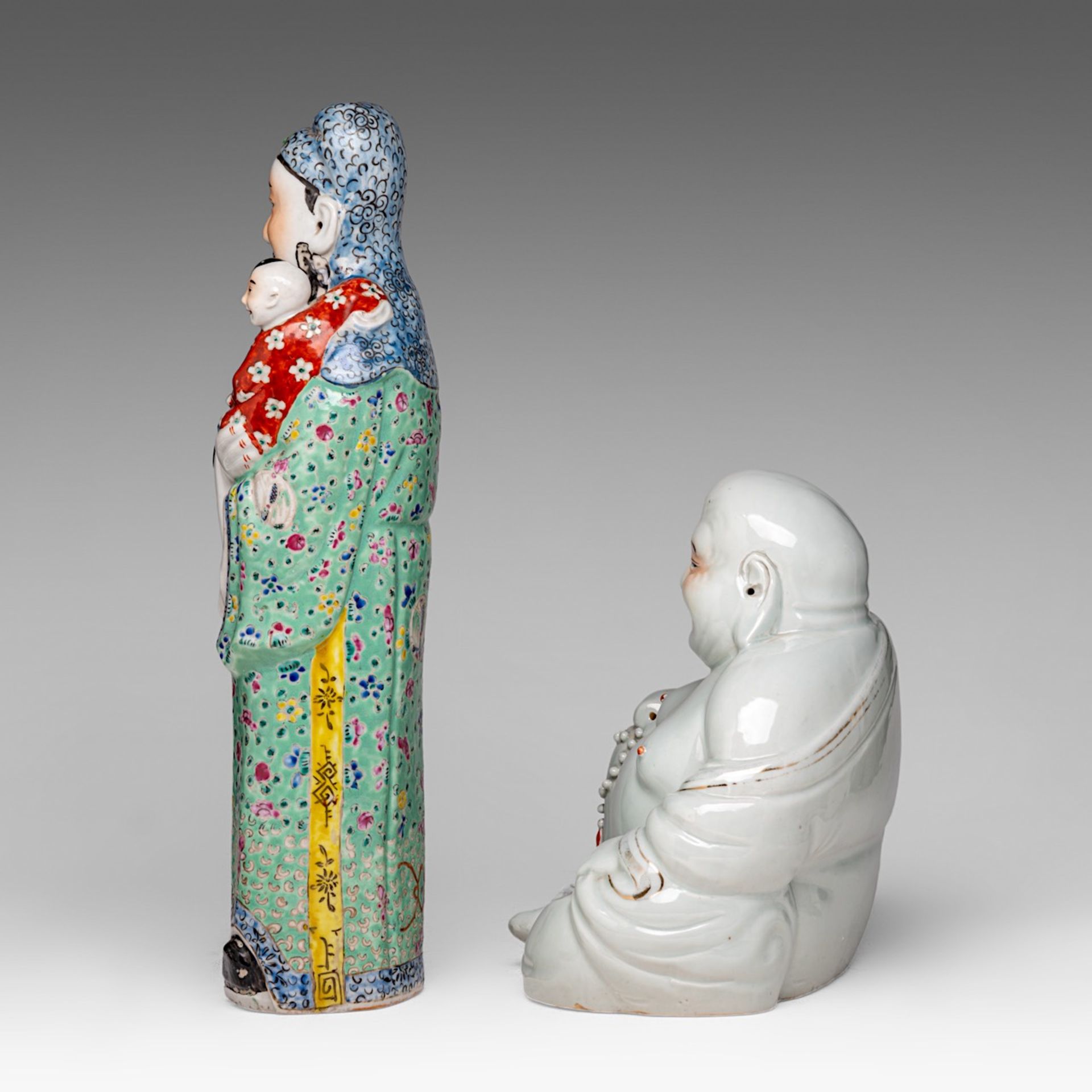 A Chinese famille rose enamelled biscuit figure of a smiling Budai and Fu Xing, one with an impresse - Bild 3 aus 14