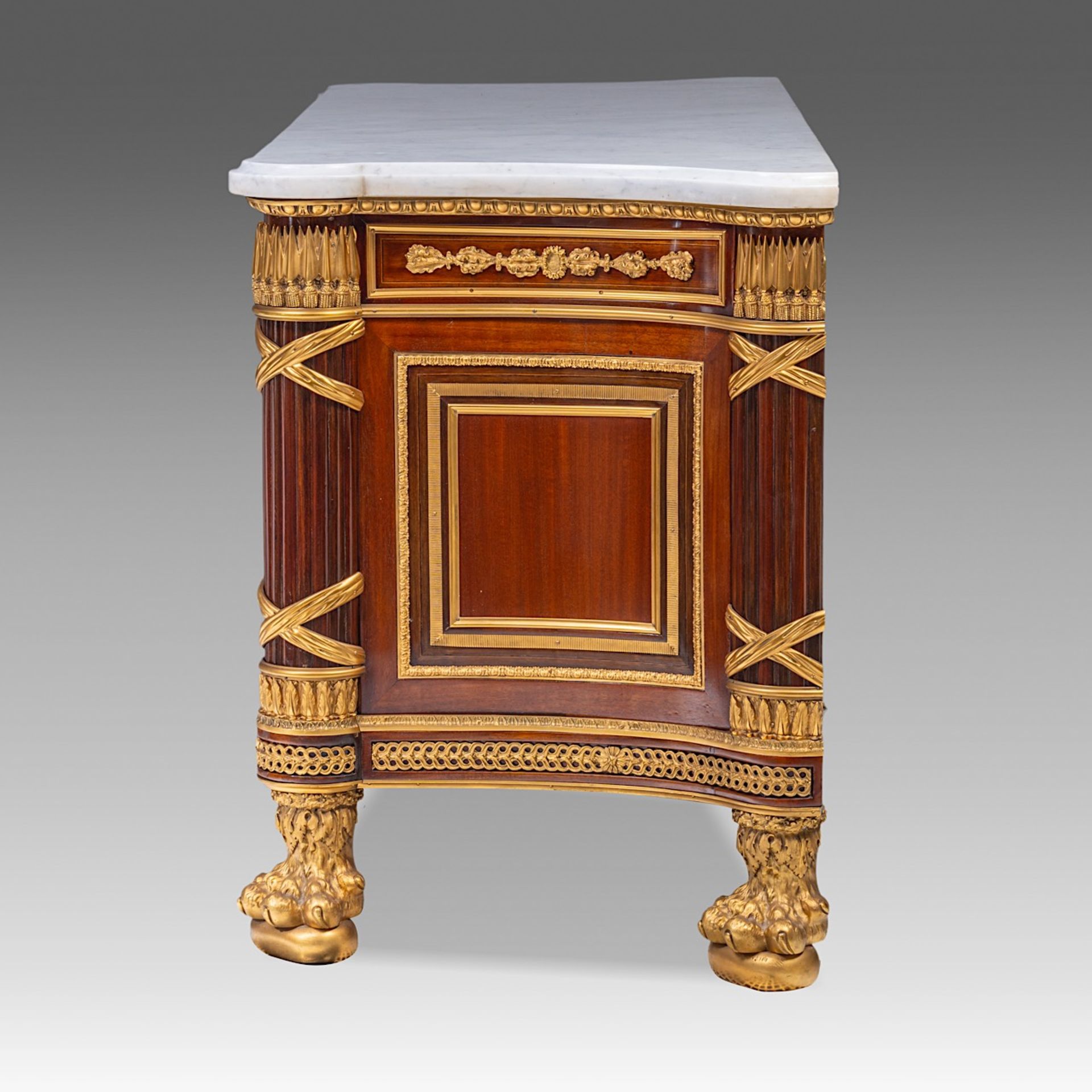 A Louis XVI style commode a vantaux after Stockel and Benneman, H 93 - W 186 - D 86,5 cm - Bild 17 aus 25