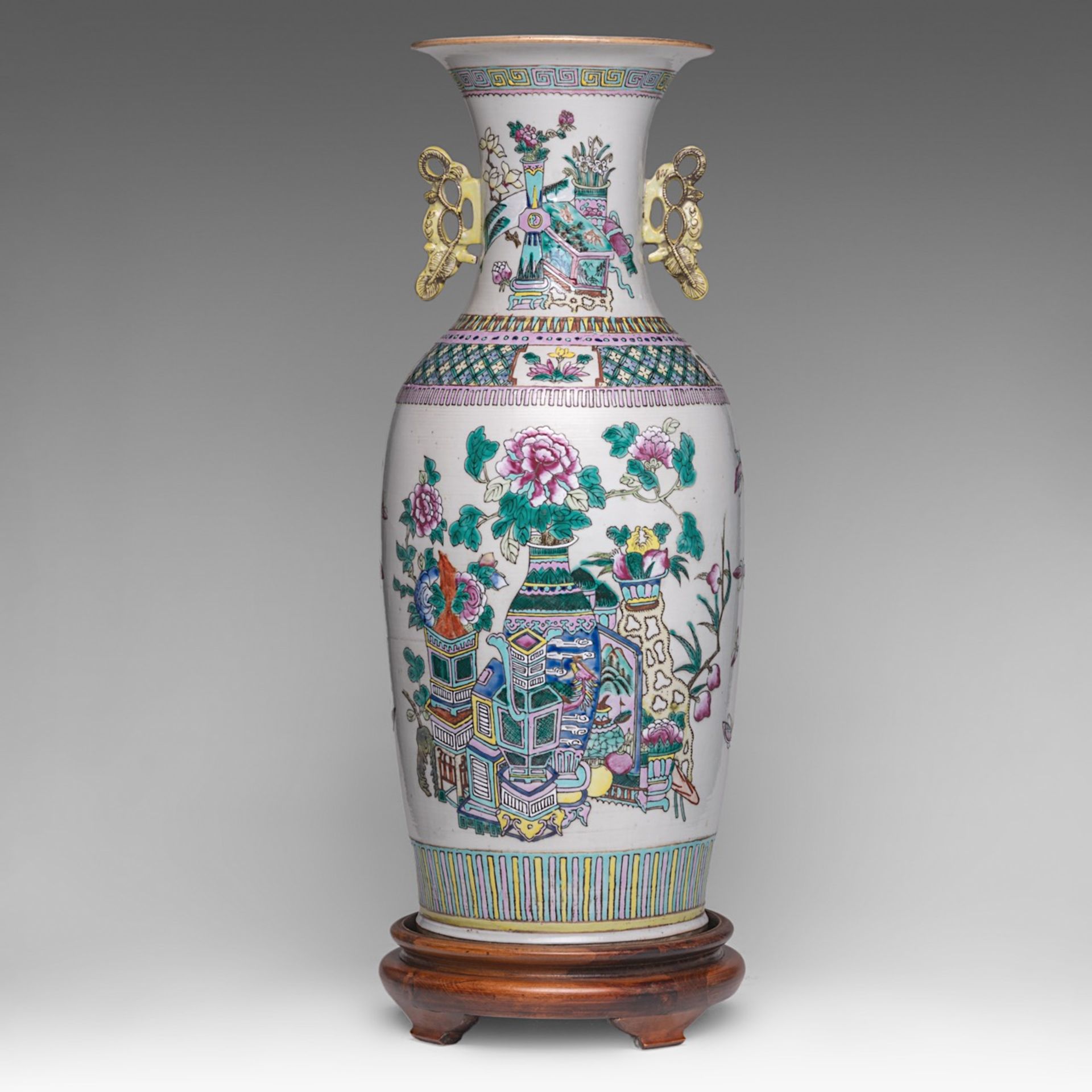 A Chinese famille rose 'Pheasants in a Garden' vase, 19thC, H 60 cm - Image 7 of 7