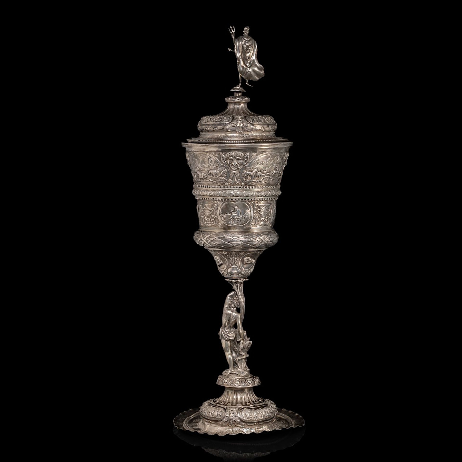 A 19thC Renaissance revival silver cup and cover, H 72,5 cm, total weight ca 2772 g - Bild 3 aus 9