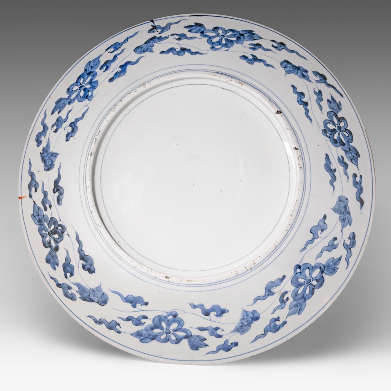 A large Japanese Imari 'Phoenix' plate, late Meiji (1868-1912), dia 47 cm - Image 2 of 2