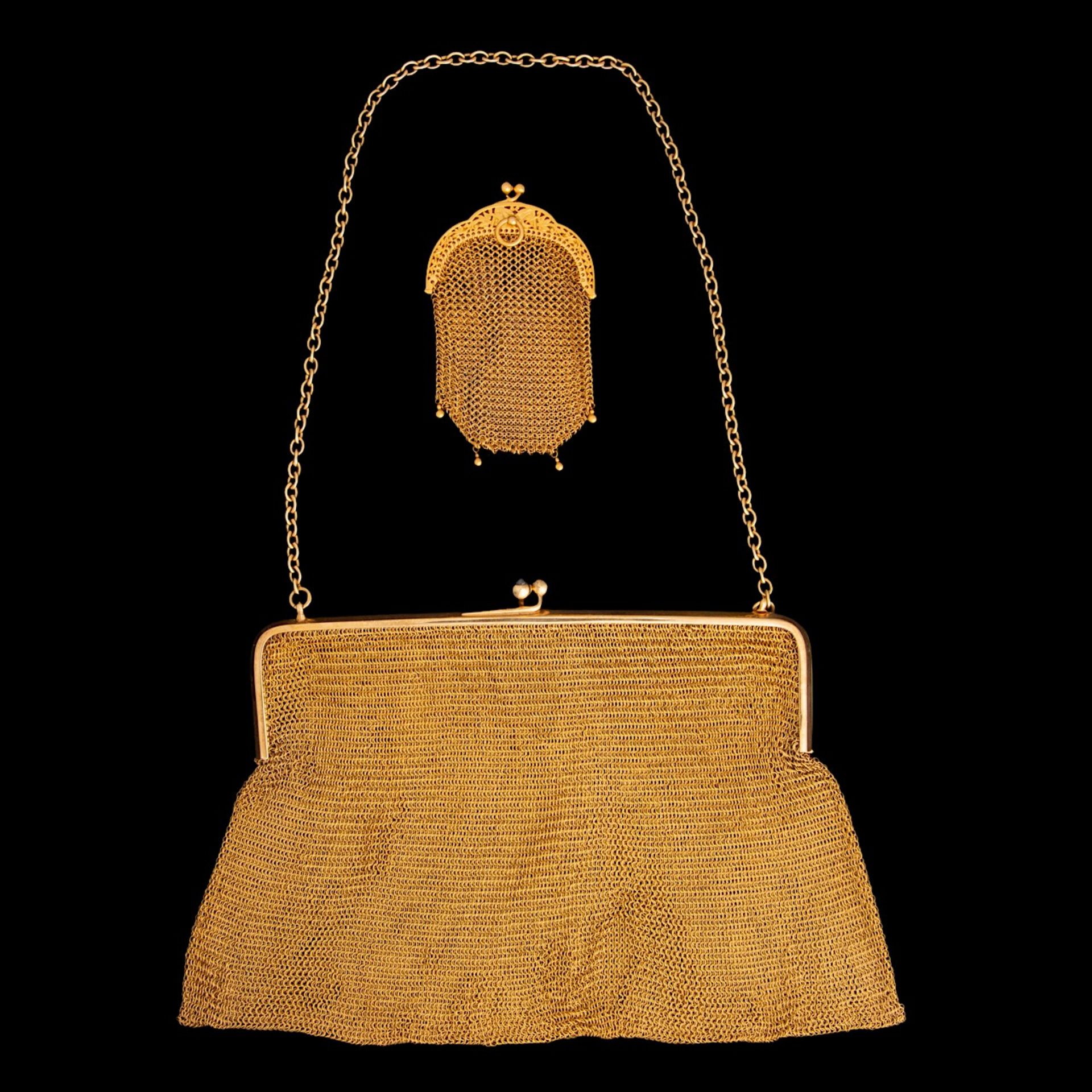 A 14 Ct gold mesh flapper purse, the closure set with gemstones, and a ditto smaller purse, H 8,7 -