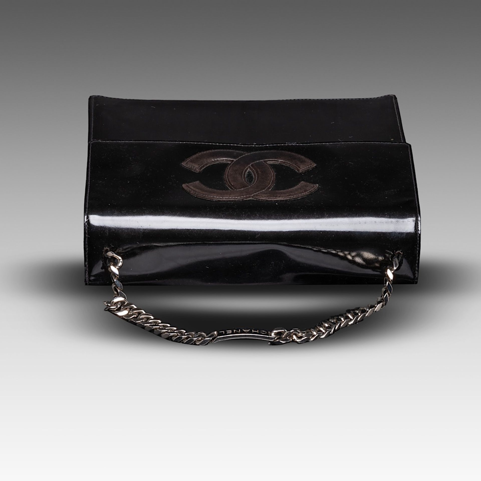 A Chanel flap handbag in black patent leather, H 22 - W 25 - D 8 cm - Image 8 of 10
