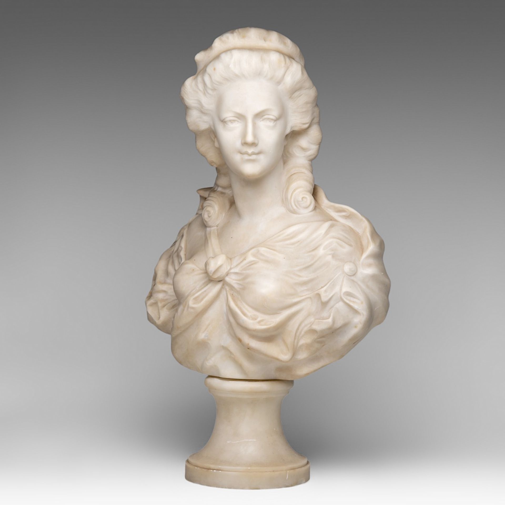 An alabaster bust of a female beauty in the Louis XVI era (Marie-Antoinette?), H 56 cm - Image 2 of 5
