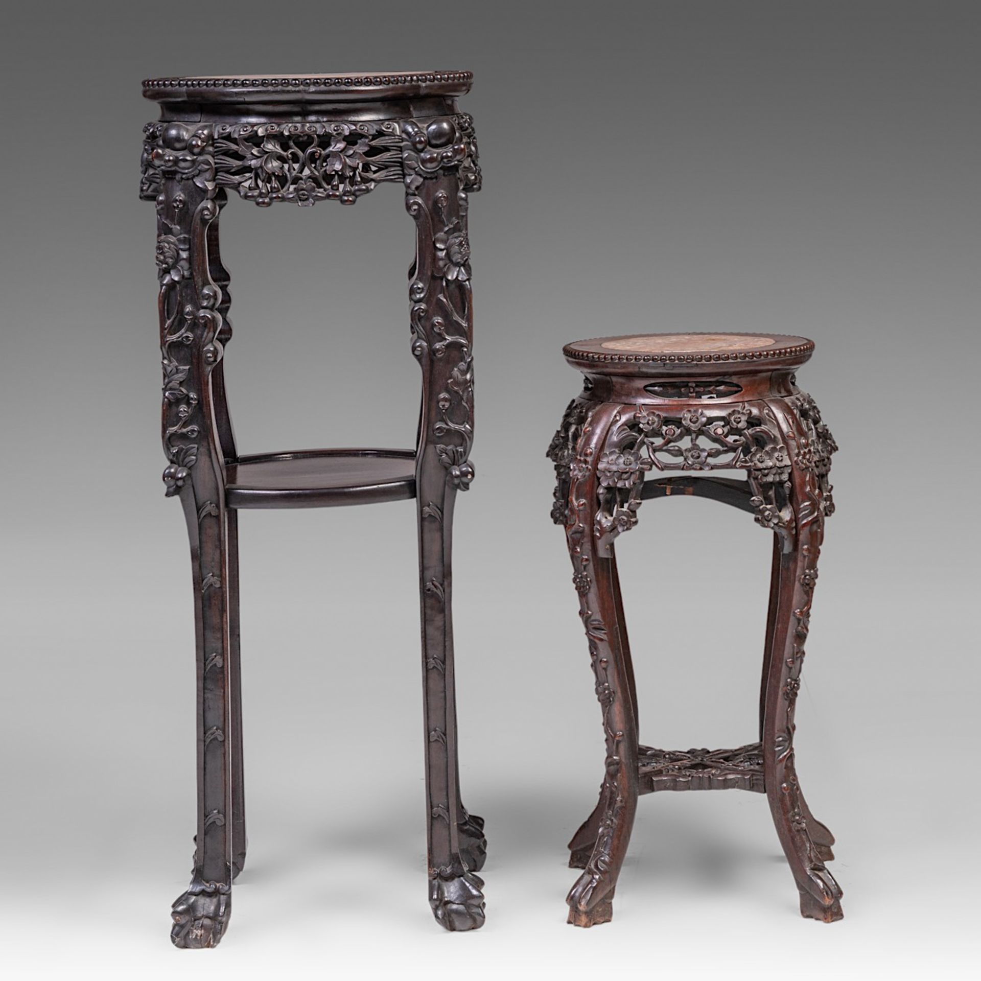 A small collection of four South Chinese carved hardwood bases, all with a marble top, late Qing, ta - Bild 12 aus 17