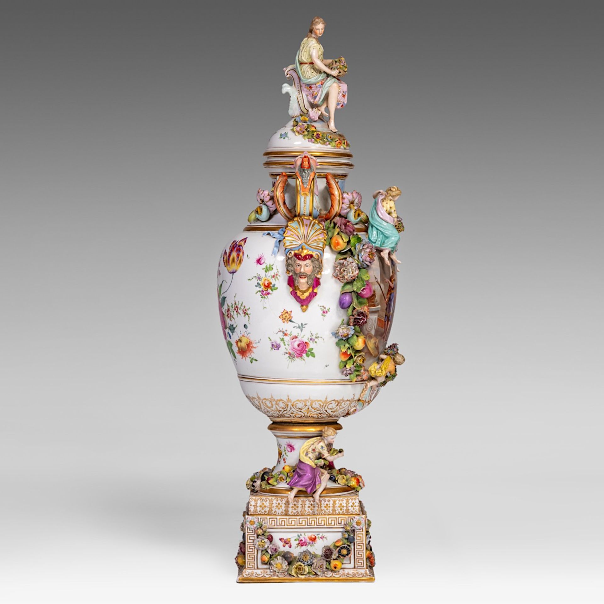 A very imposing Saxony porcelain vase on stand, Postschappel manufactory, Dresden, H 107 cm (total) - Image 5 of 23