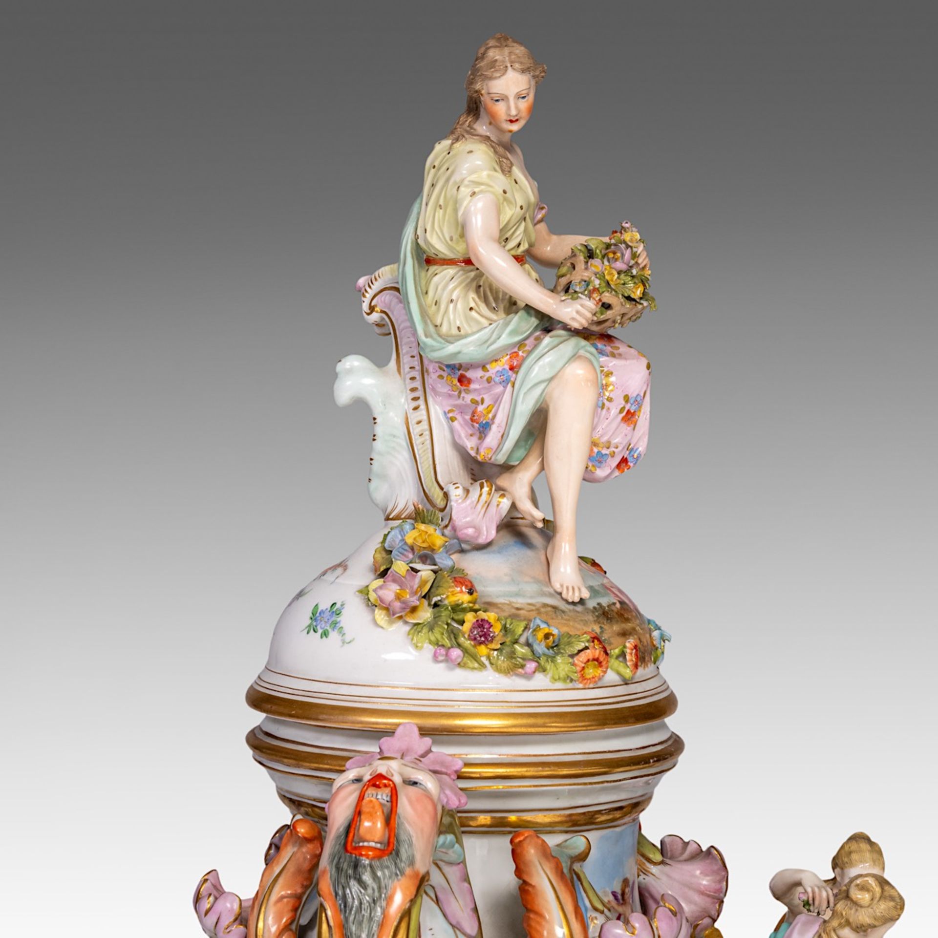 A very imposing Saxony porcelain vase on stand, Postschappel manufactory, Dresden, H 107 cm (total) - Image 20 of 23