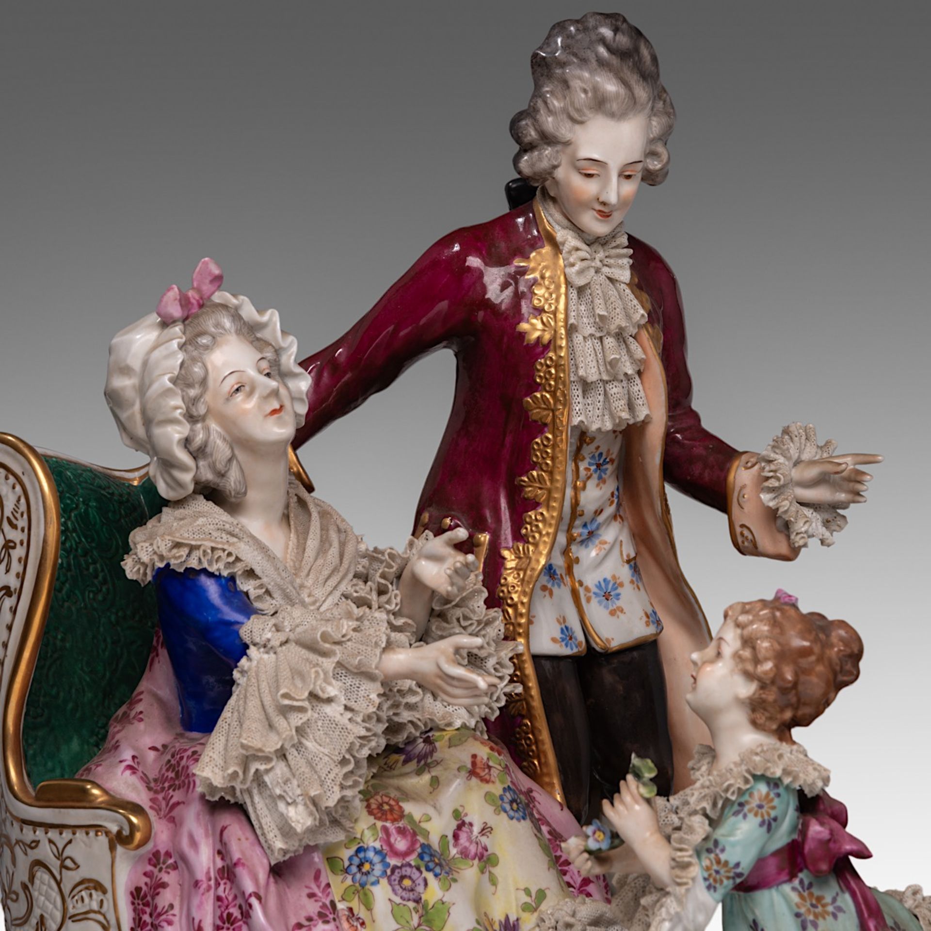 A large Saxony polychrome porcelain group depicting a gallant scene in a Rococo setting, H 40 - W 55 - Bild 7 aus 15